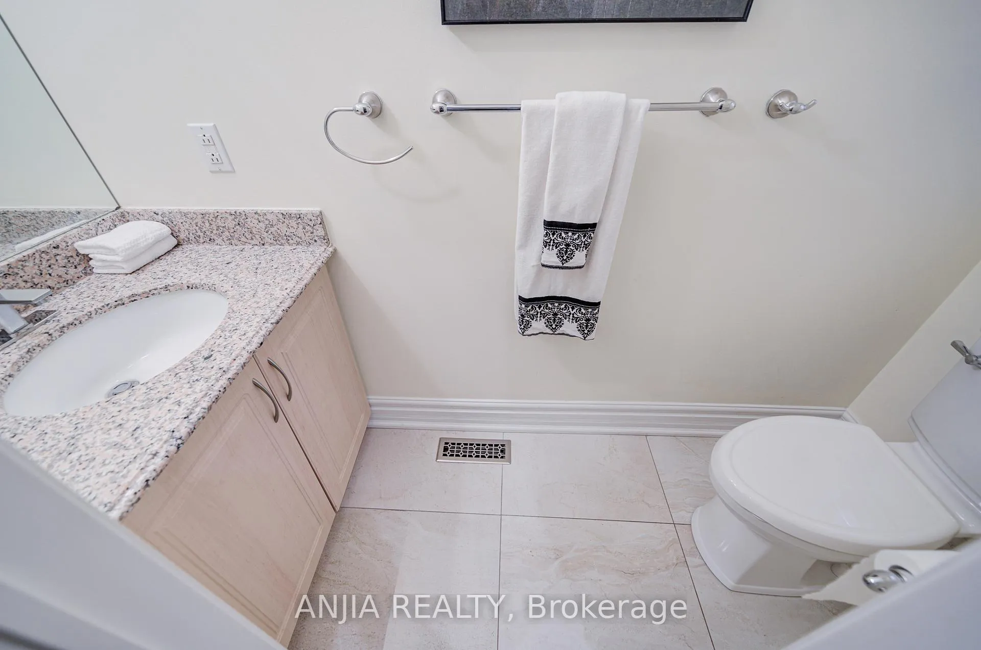 Photo 8 of 91 Reansbury Crescent, Markham, Cachet — HOMEH