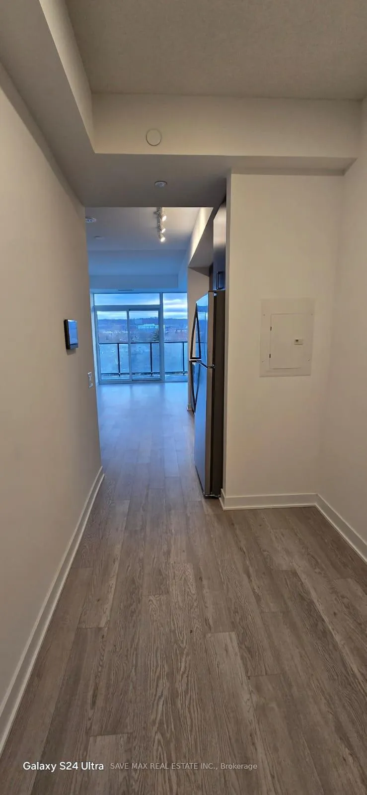 Photo 4 of Unit 401, 2782 Barton Street E, Hamilton, Riverdale — HOMEH
