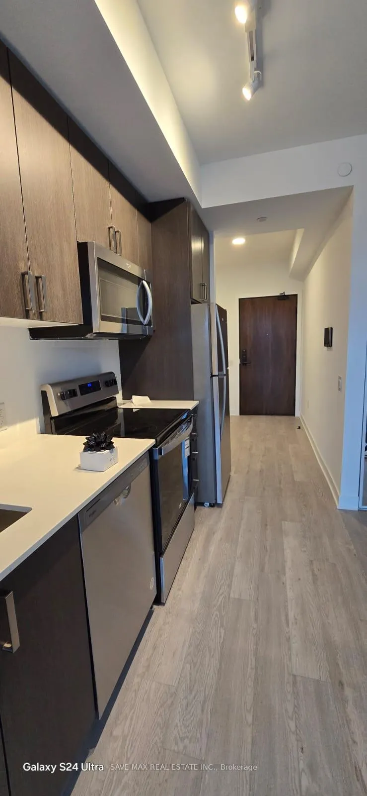 Photo 5 of Unit 401, 2782 Barton Street E, Hamilton, Riverdale — HOMEH