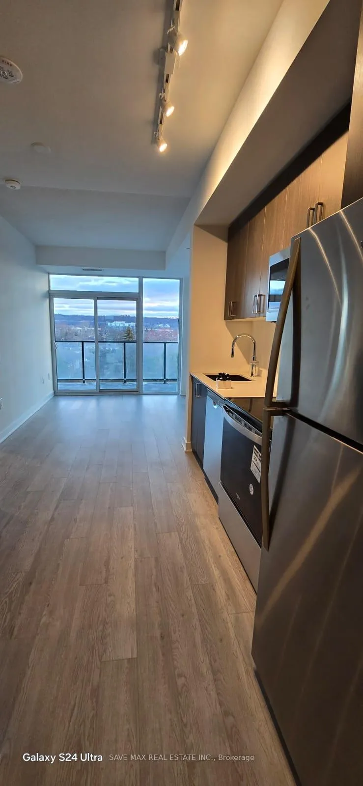 Photo 6 of Unit 401, 2782 Barton Street E, Hamilton, Riverdale — HOMEH