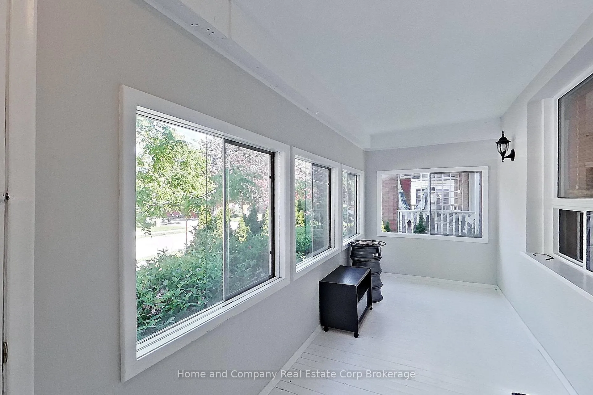 Photo 3 of 31 Bay Street, Stratford — HOMEH