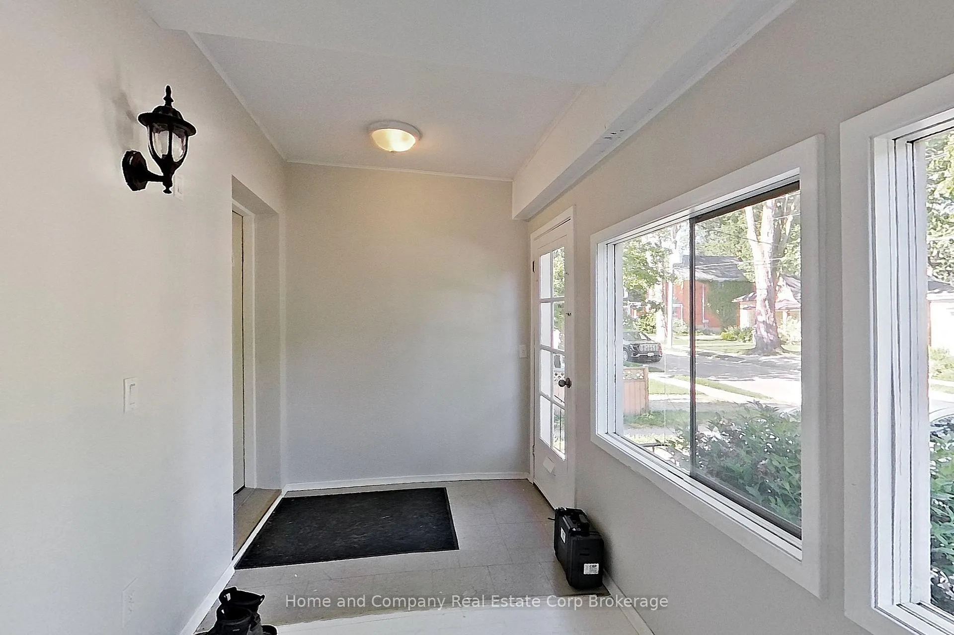 Photo 6 of 31 Bay Street, Stratford — HOMEH