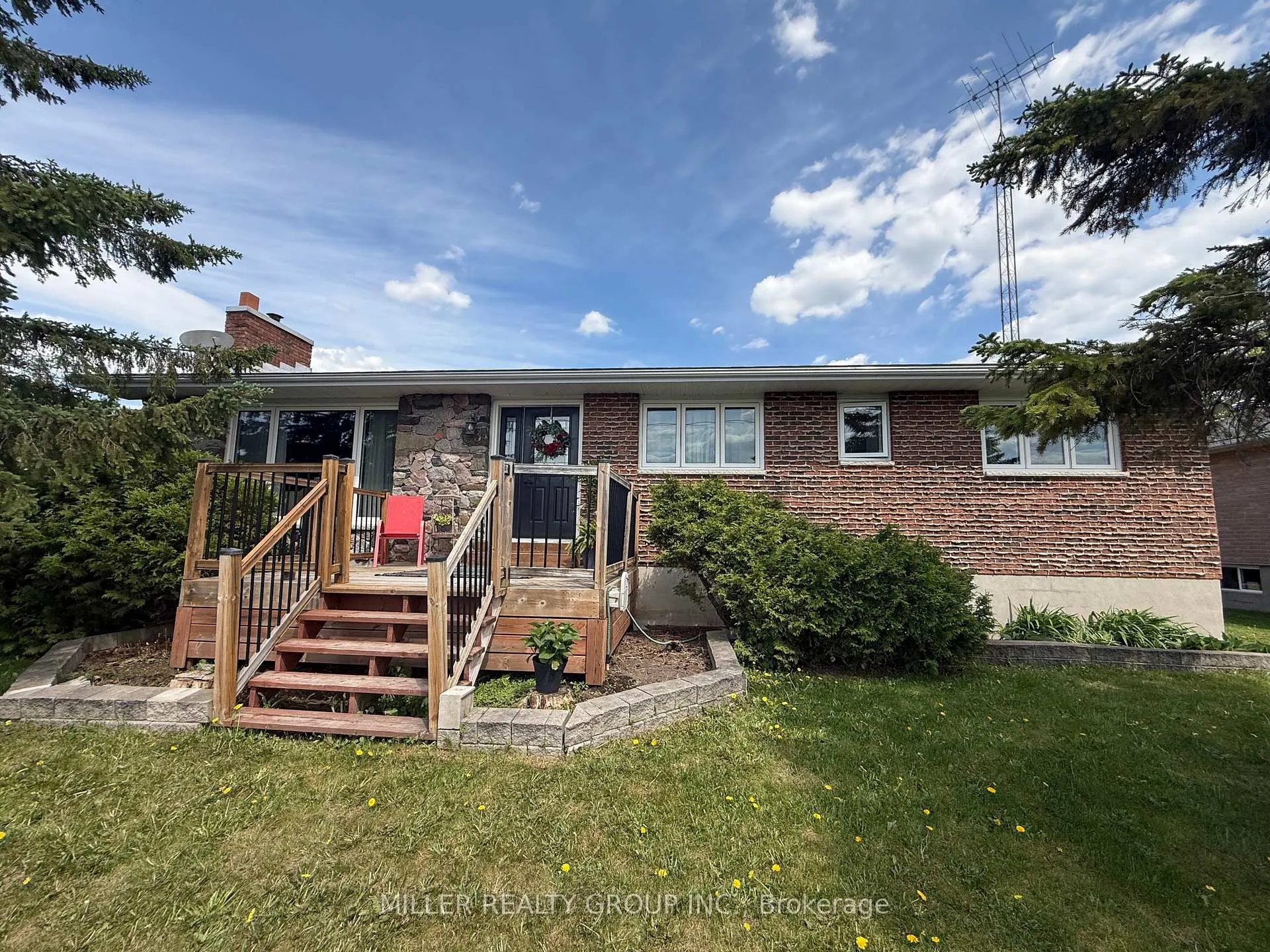 Photo 1 of 33 Ninth Avenue, Armstrong, Earlton — HOMEH