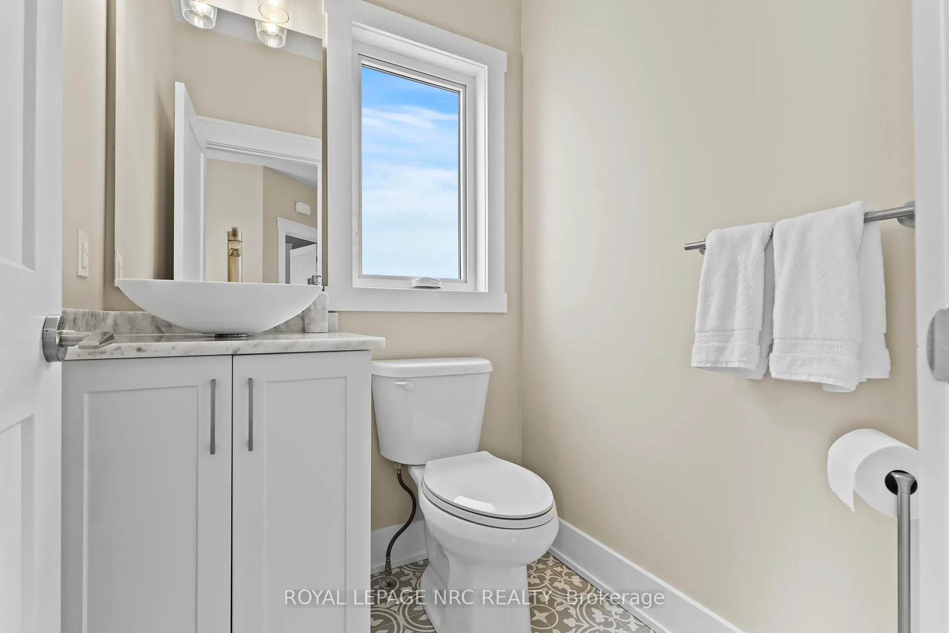Photo 7 of 271 Memorial Park Drive, Welland, Lincoln/Crowland — HOMEH