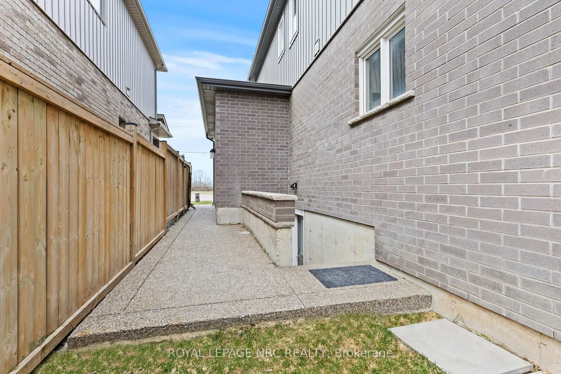 Photo 29 of 271 Memorial Park Drive, Welland, Lincoln/Crowland — HOMEH