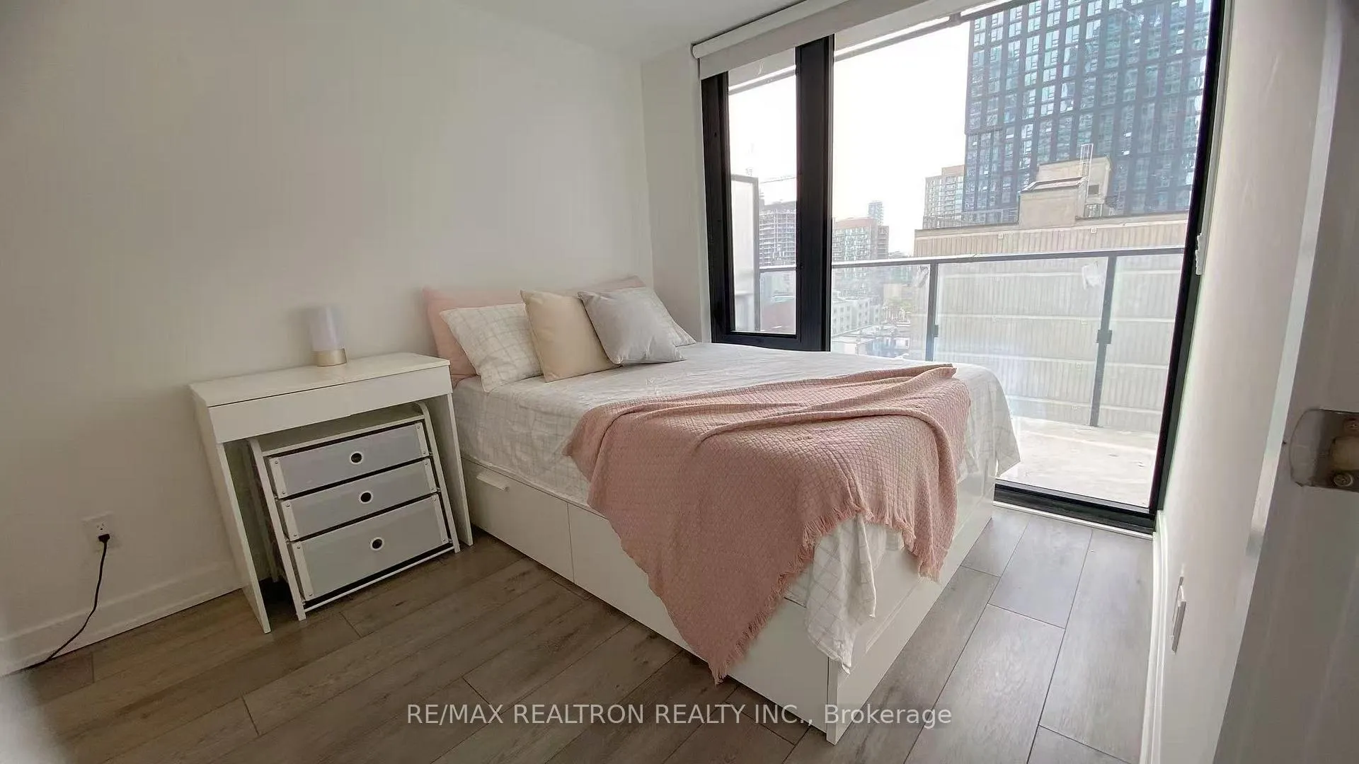Photo 2 of Unit 902, 47 Mutual Street, Toronto, Church-Yonge Corridor — HOMEH