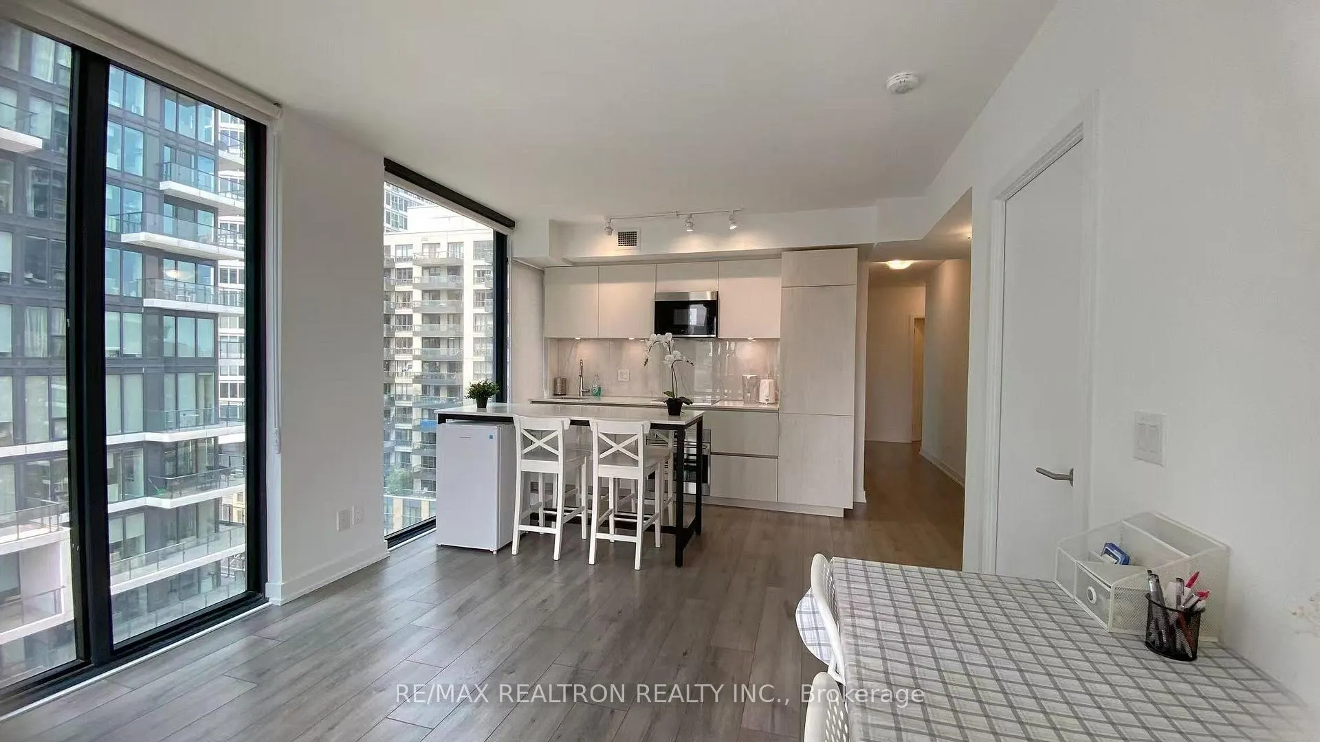 Photo 4 of Unit 902, 47 Mutual Street, Toronto, Church-Yonge Corridor — HOMEH