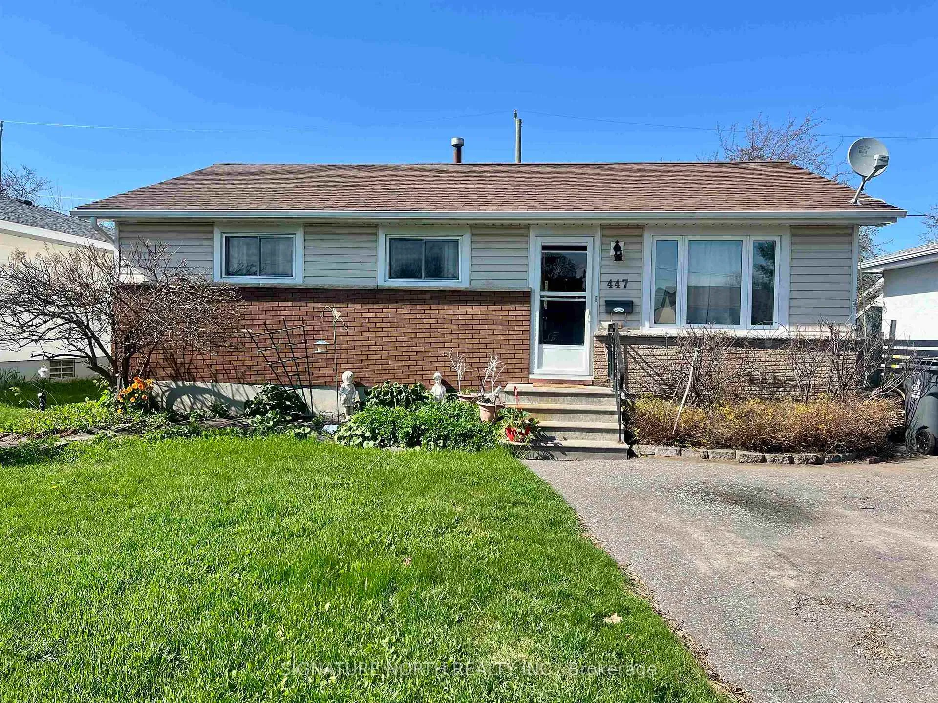 Photo 1 of 447 Pineview Byway, Thunder Bay, Northwood Park — HOMEH