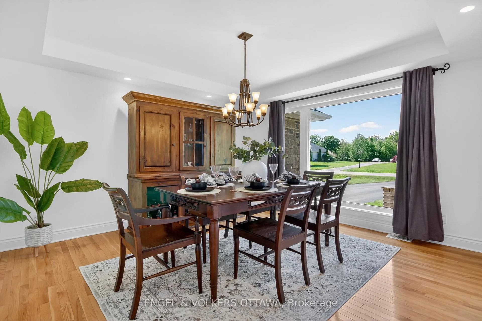 Photo 10 of 528 Tullamore Street, Ottawa, Riverside South — HOMEH