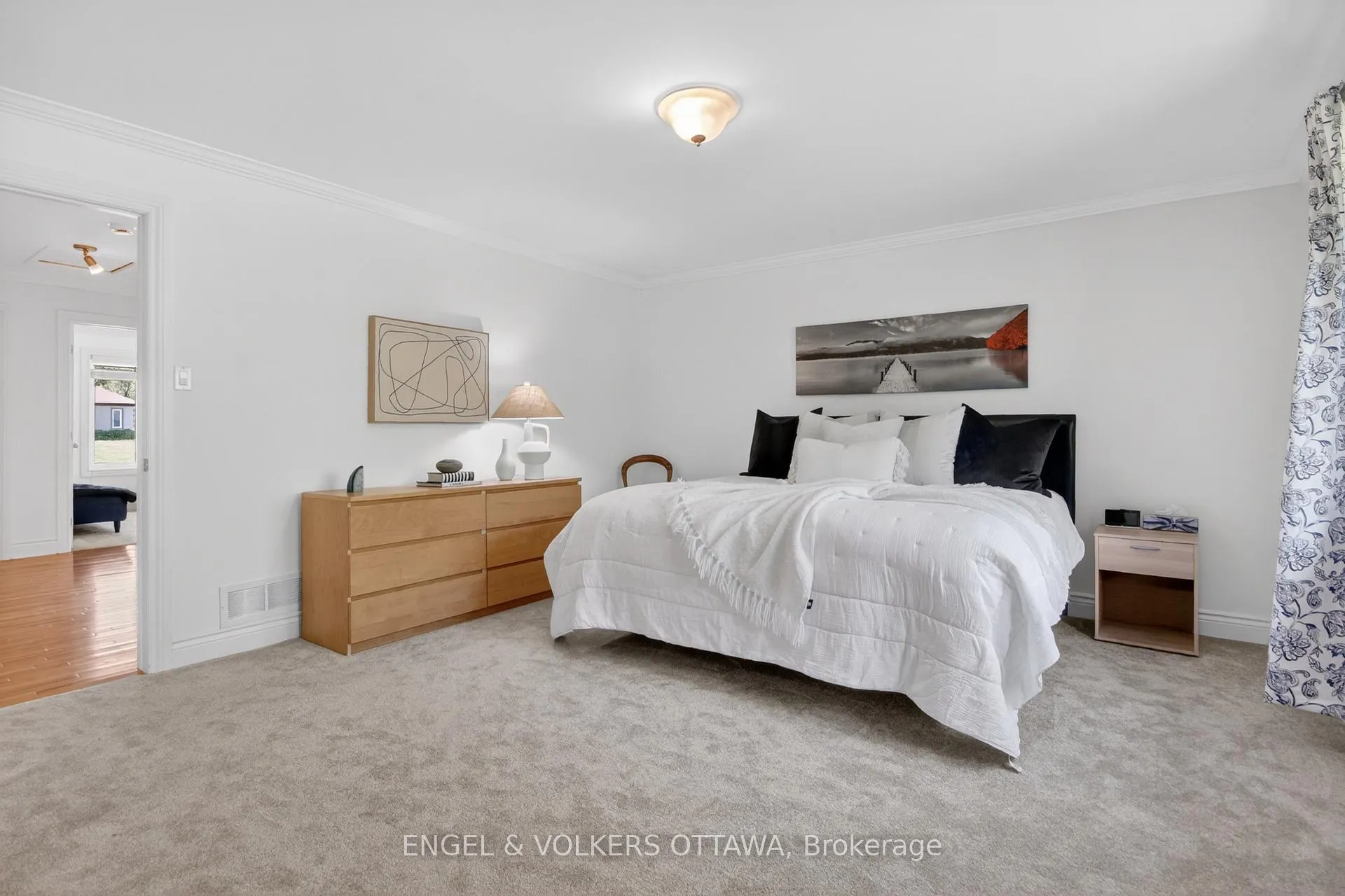 Photo 17 of 528 Tullamore Street, Ottawa, Riverside South — HOMEH