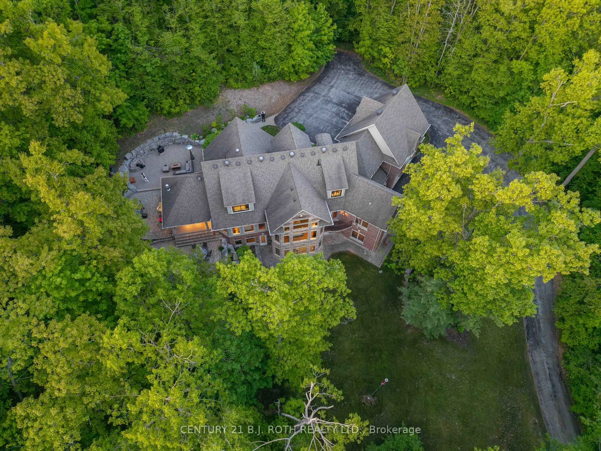 Photo 2 of 1 Pierce Court, Springwater, Midhurst — HOMEH