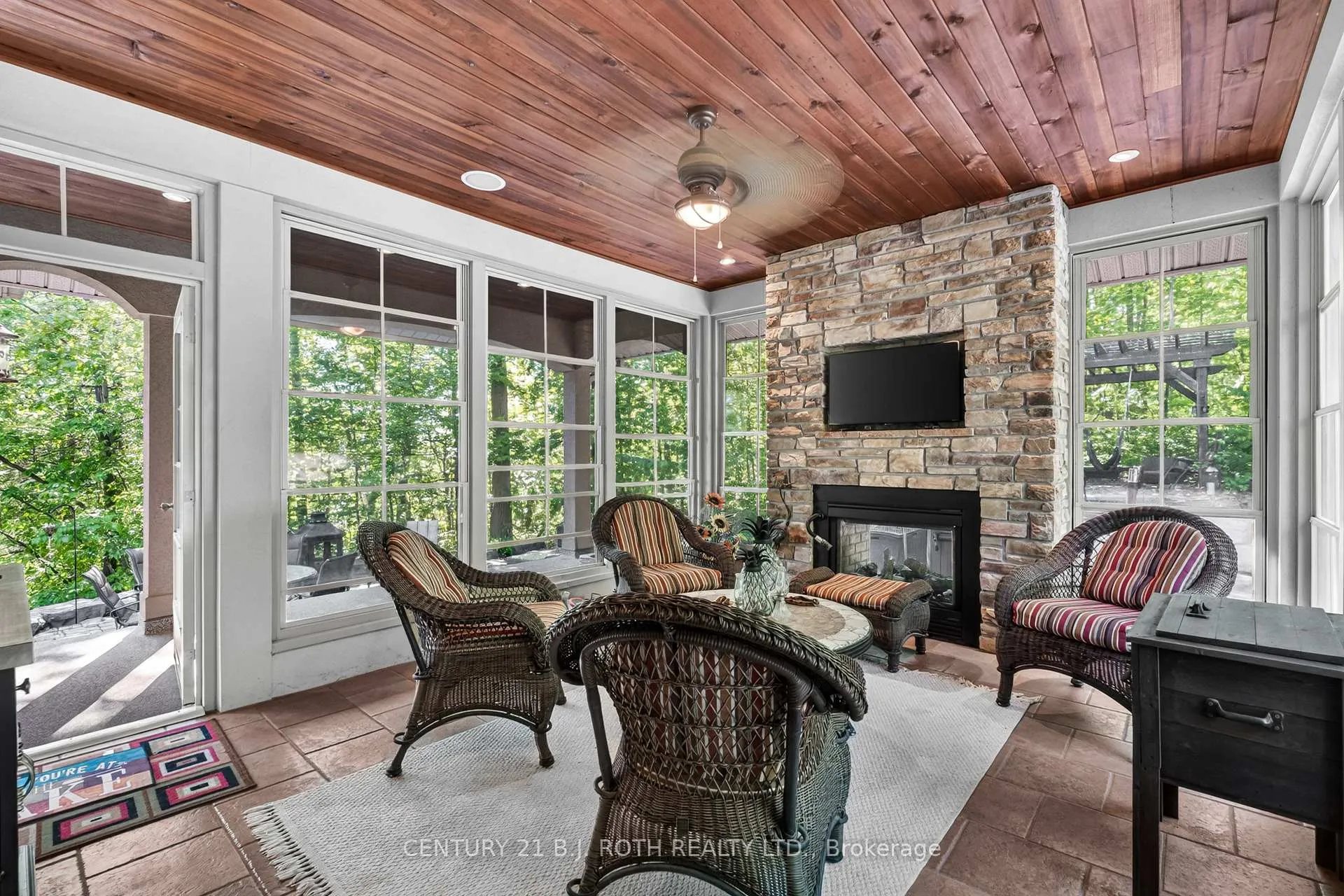 Photo 13 of 1 Pierce Court, Springwater, Midhurst — HOMEH