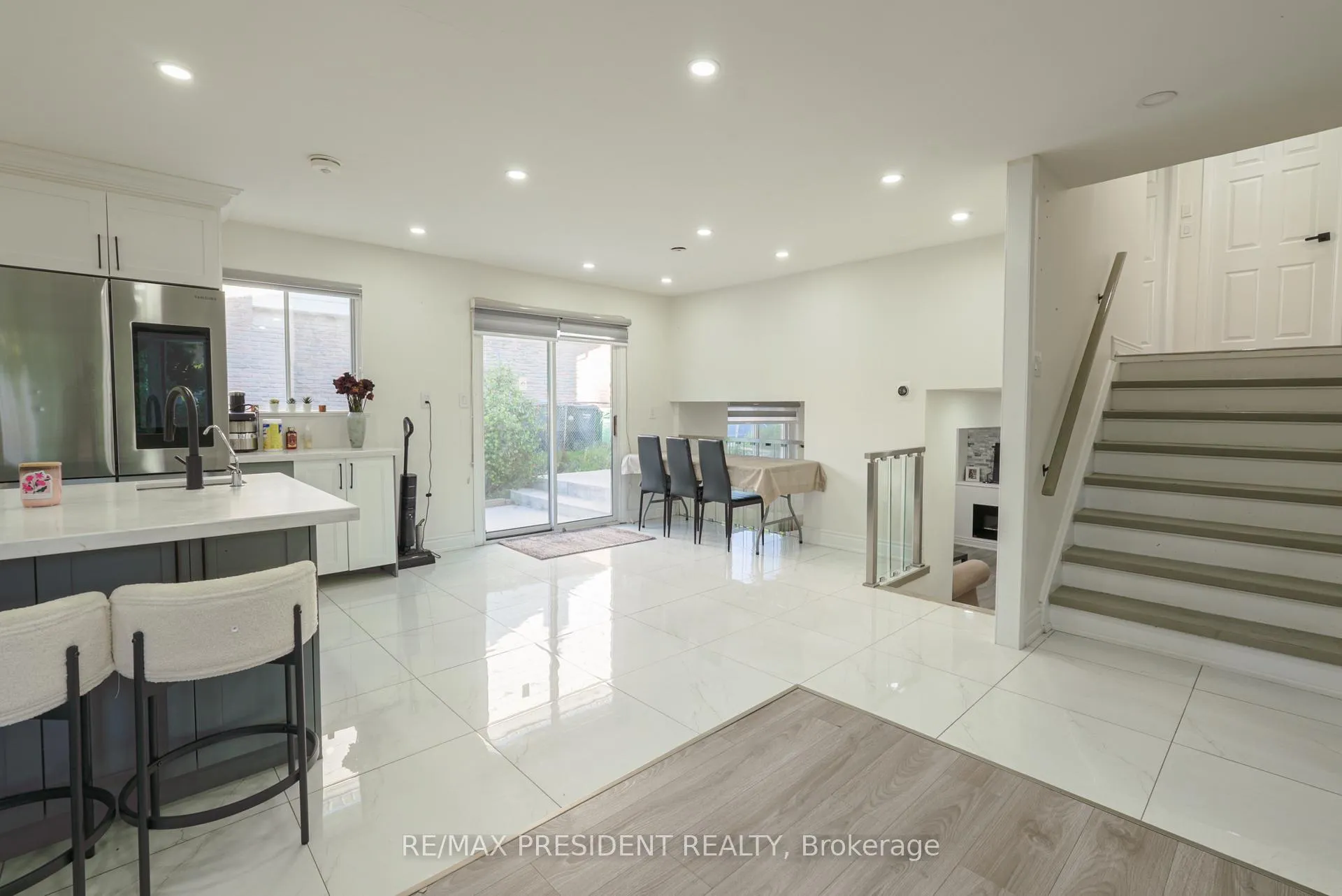 Photo 10 of 2 Jerome Crescent, Brampton, Northgate — HOMEH