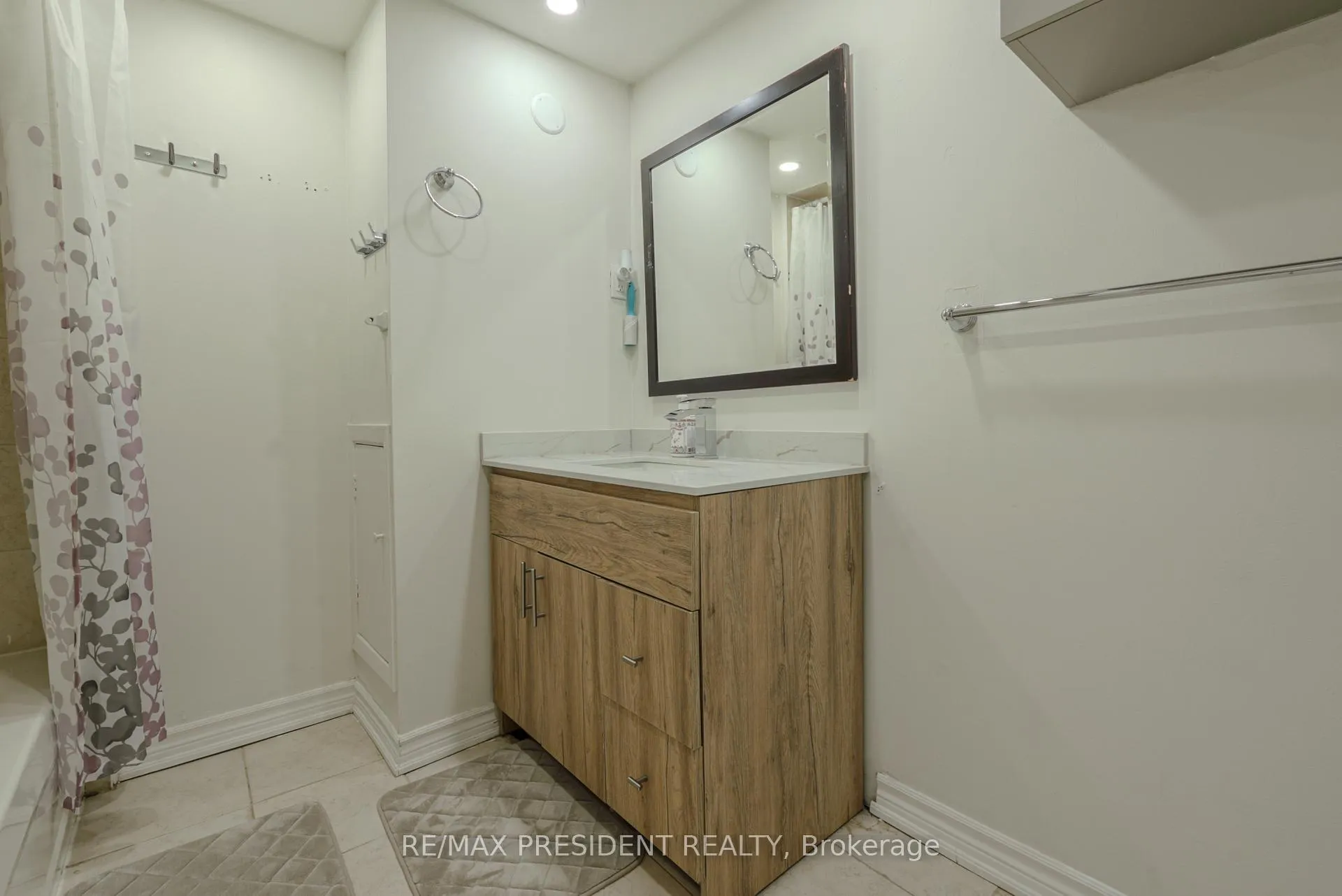 Photo 34 of 2 Jerome Crescent, Brampton, Northgate — HOMEH