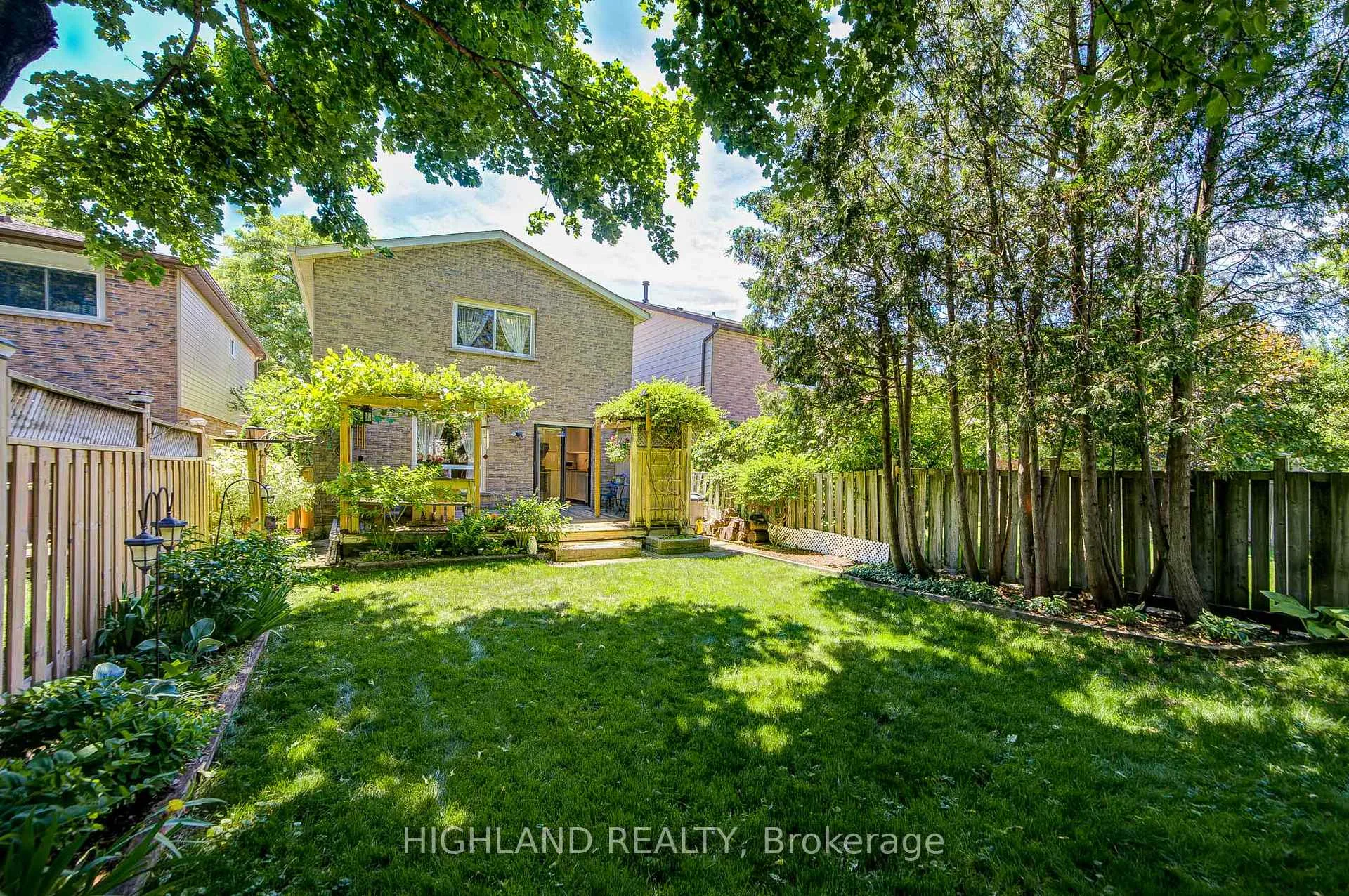 Photo 3 of 6937 Harris Road, Mississauga, Meadowvale — HOMEH