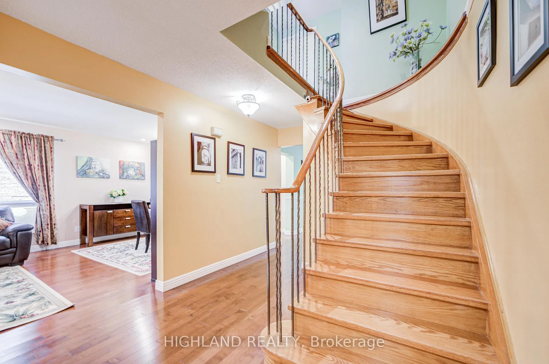 Photo 5 of 6937 Harris Road, Mississauga, Meadowvale — HOMEH