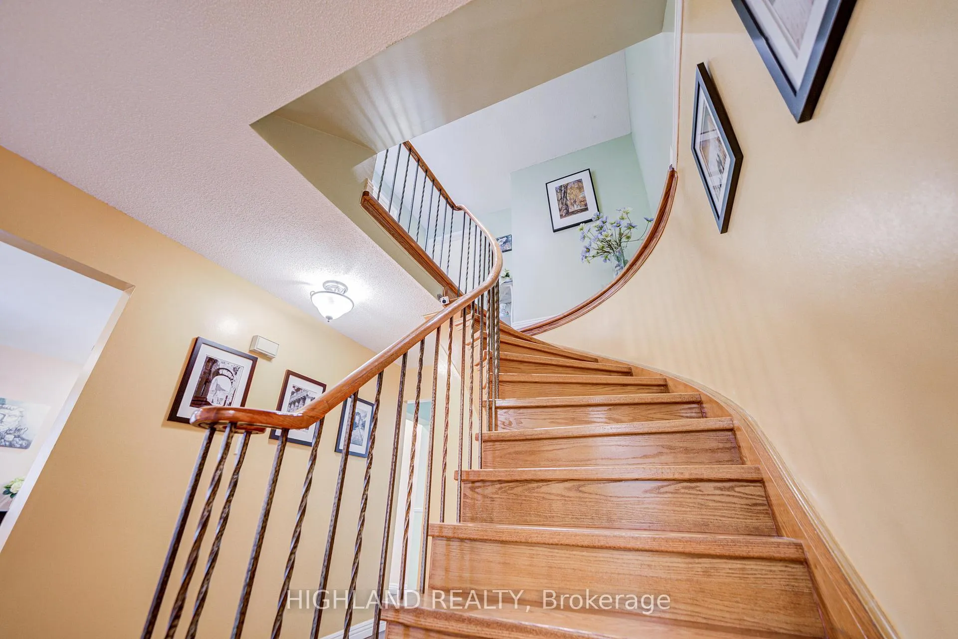 Photo 6 of 6937 Harris Road, Mississauga, Meadowvale — HOMEH