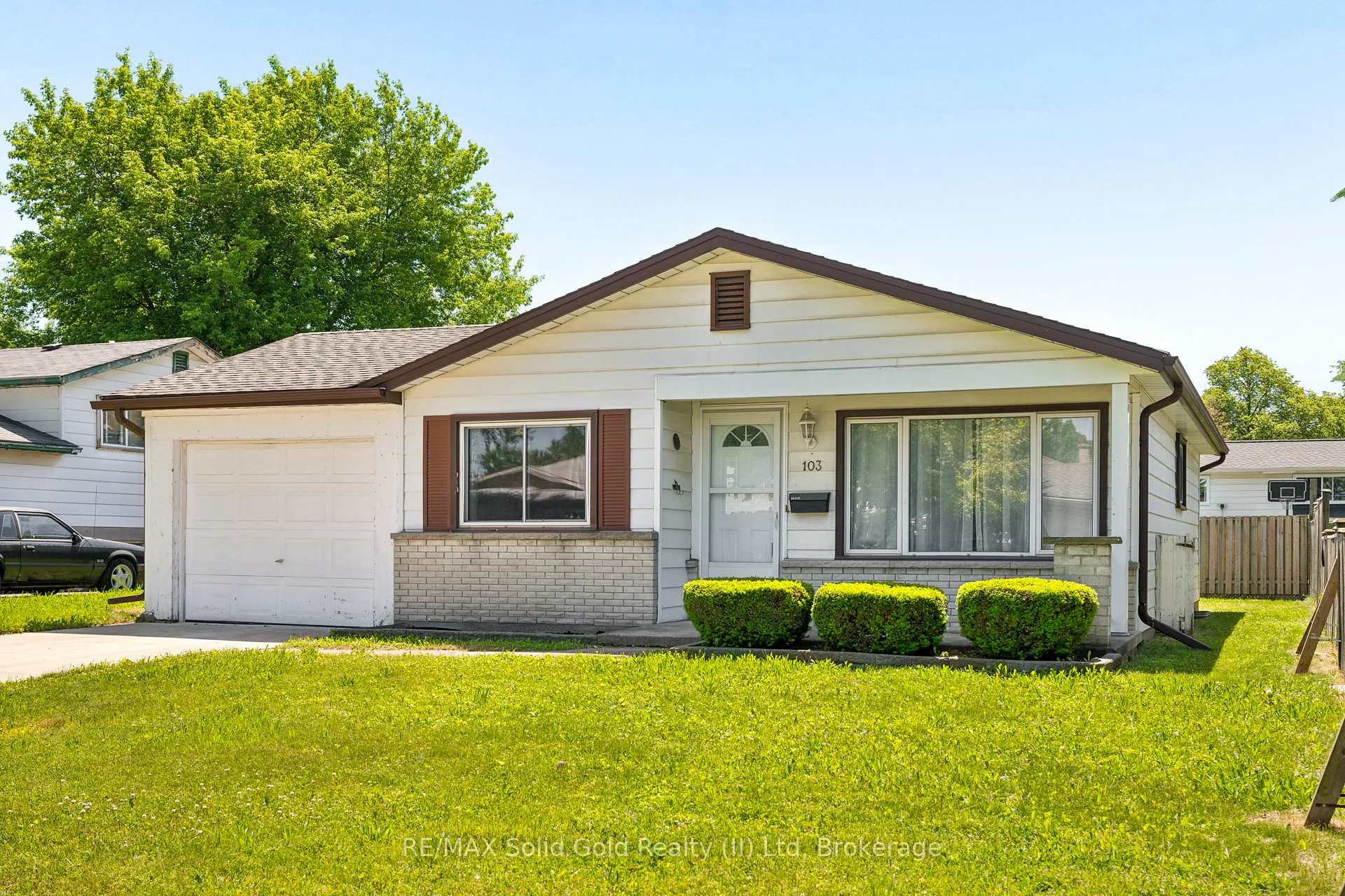 Photo 2 of 103 Belwood Crescent, Kitchener — HOMEH