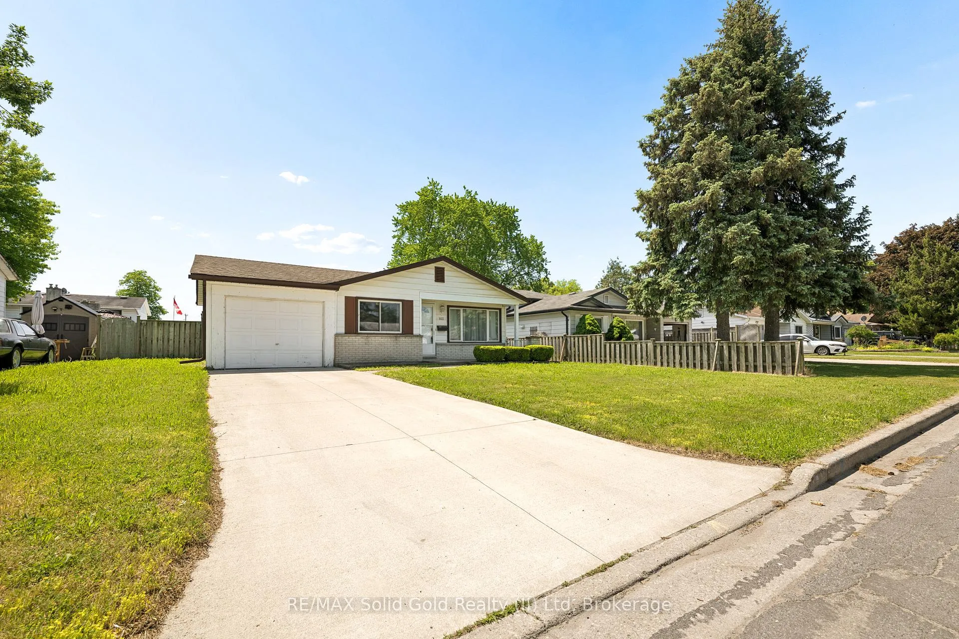 Photo 3 of 103 Belwood Crescent, Kitchener — HOMEH