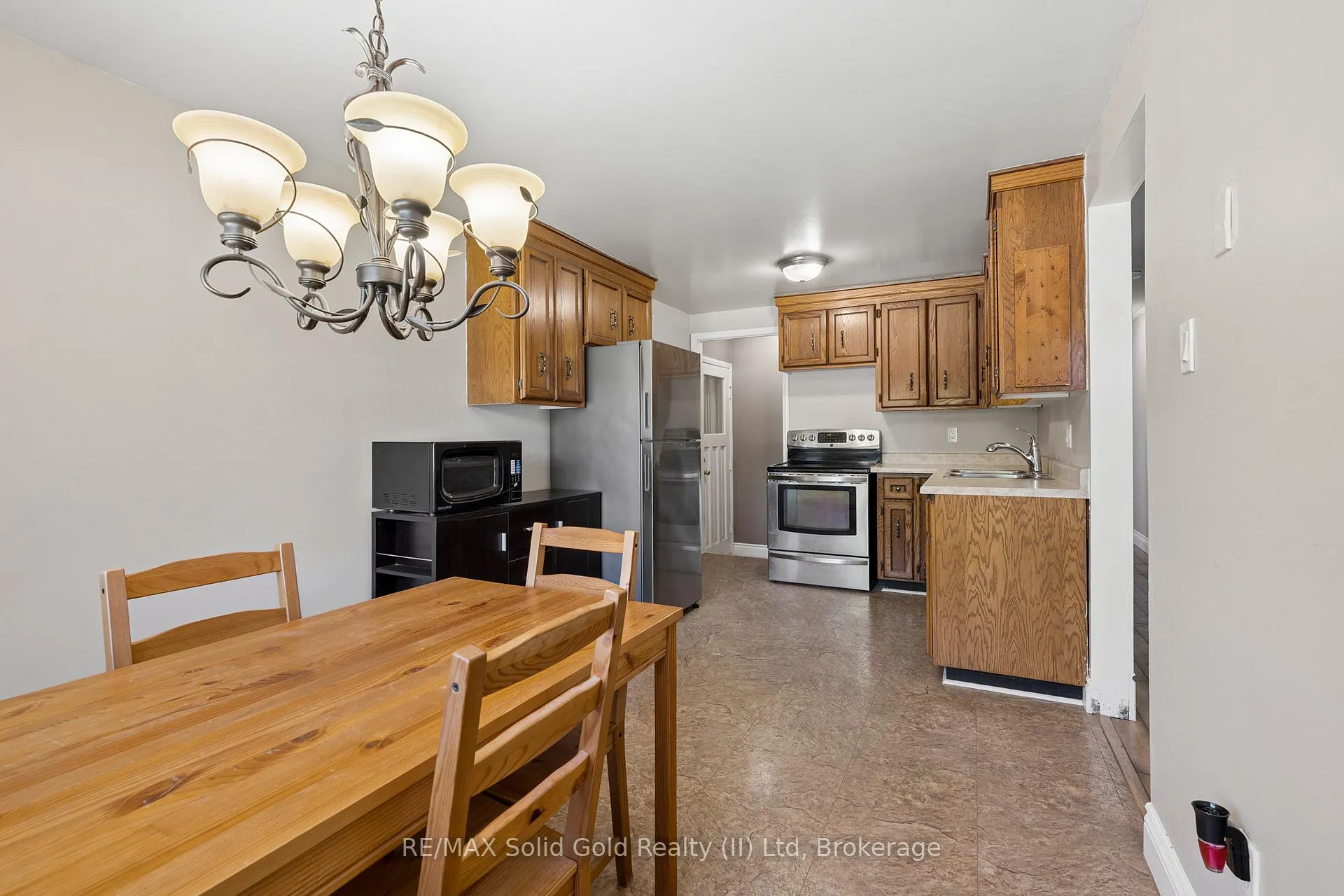 Photo 9 of 103 Belwood Crescent, Kitchener — HOMEH