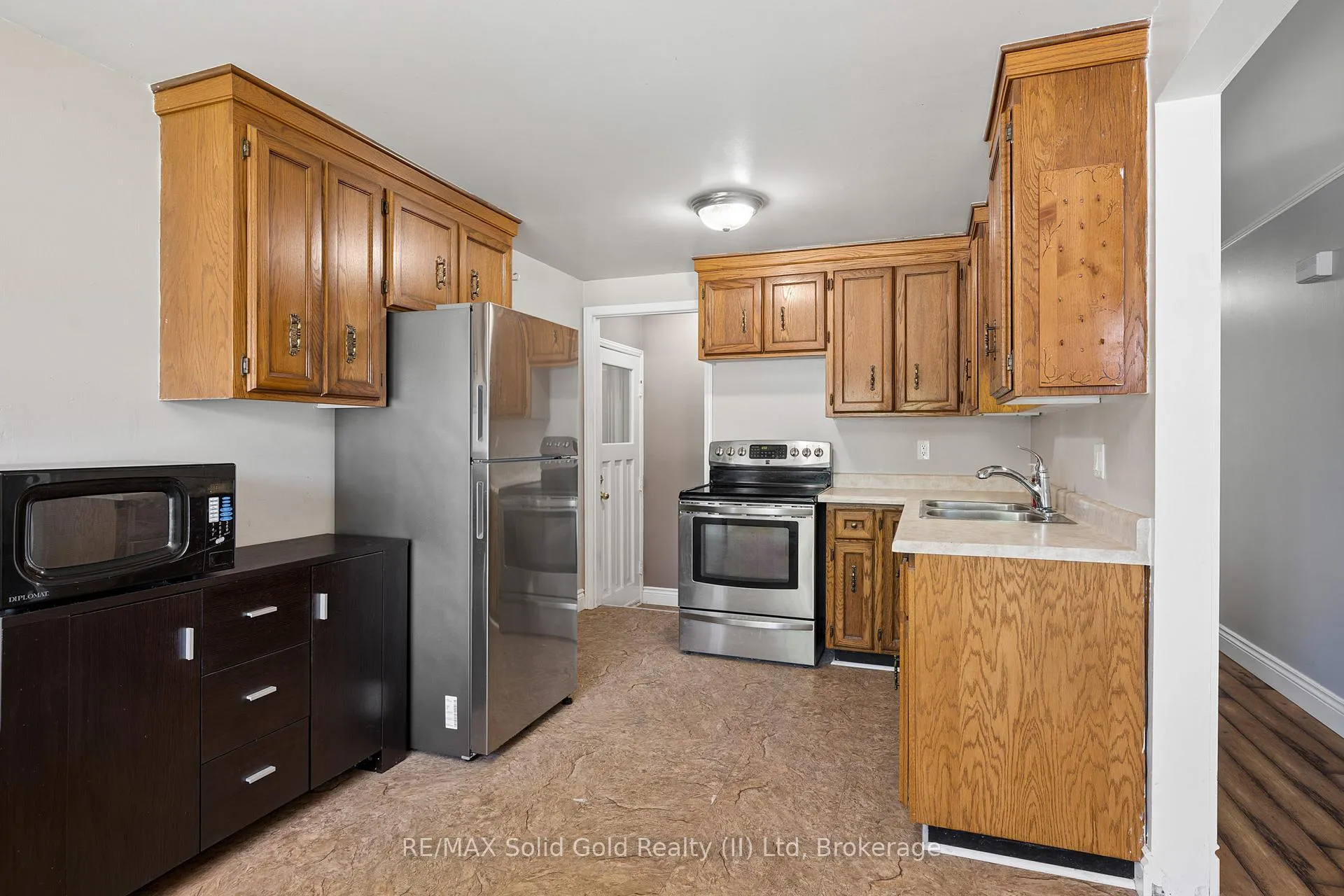 Photo 10 of 103 Belwood Crescent, Kitchener — HOMEH