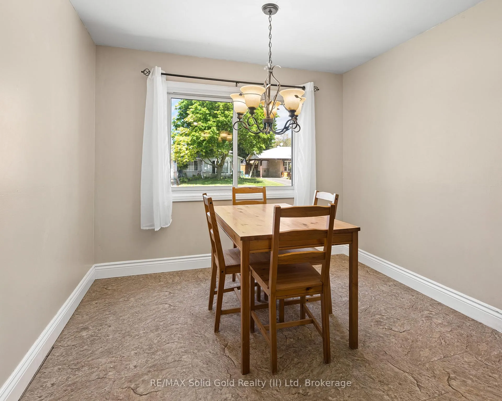 Photo 12 of 103 Belwood Crescent, Kitchener — HOMEH
