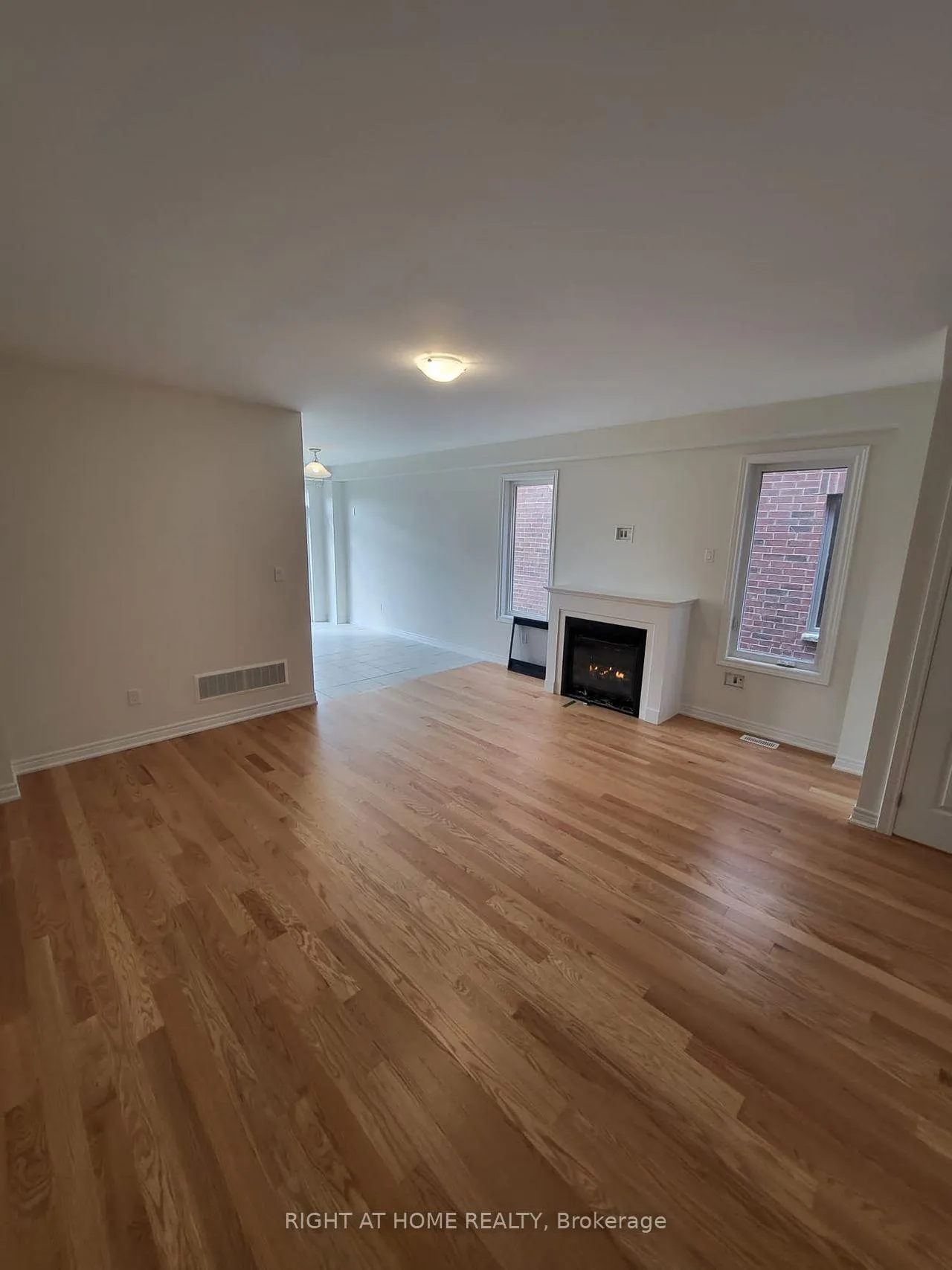Photo 5 of 111 Bayardo Drive, Oshawa, Windfields — HOMEH