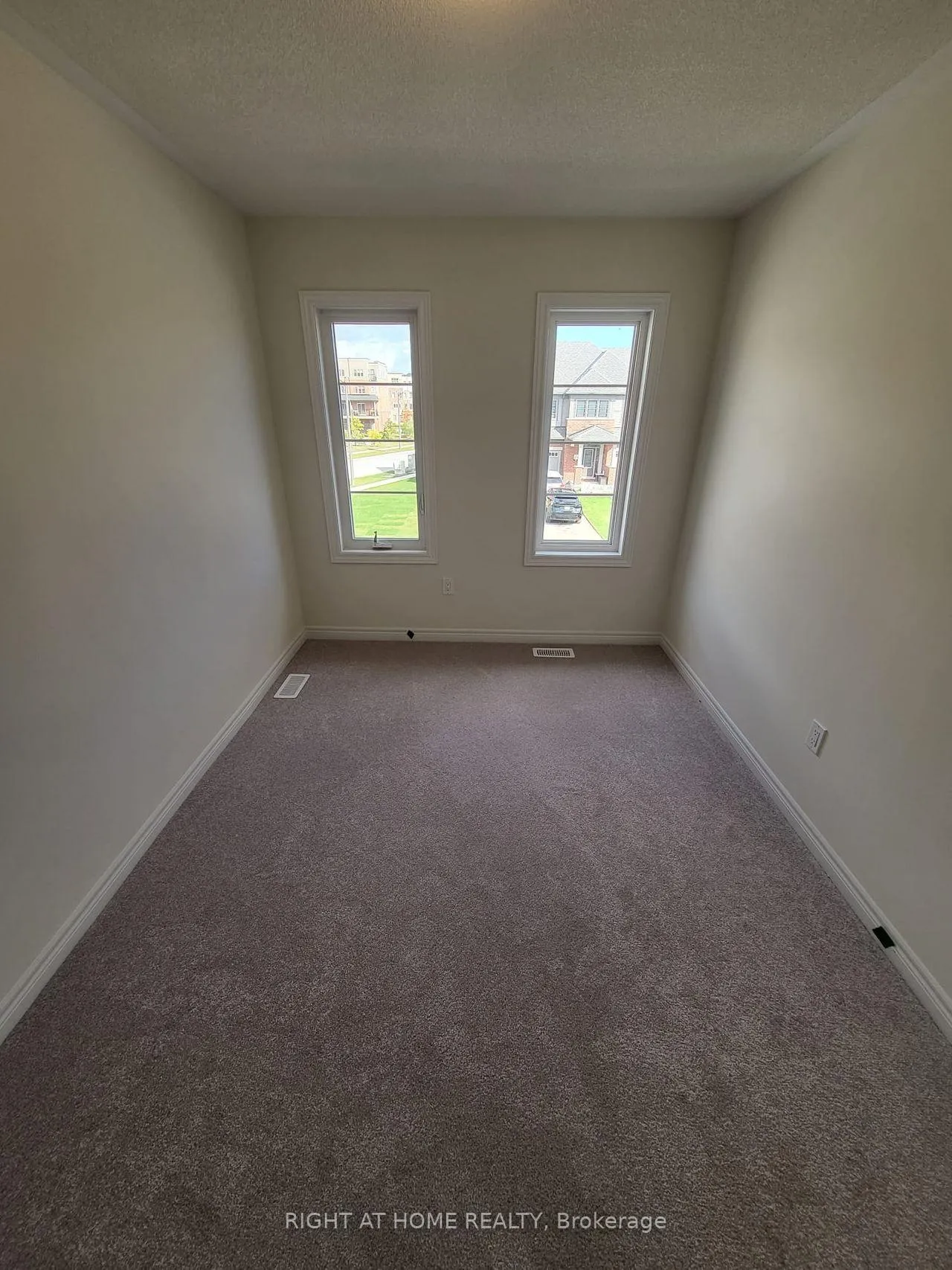 Photo 12 of 111 Bayardo Drive, Oshawa, Windfields — HOMEH