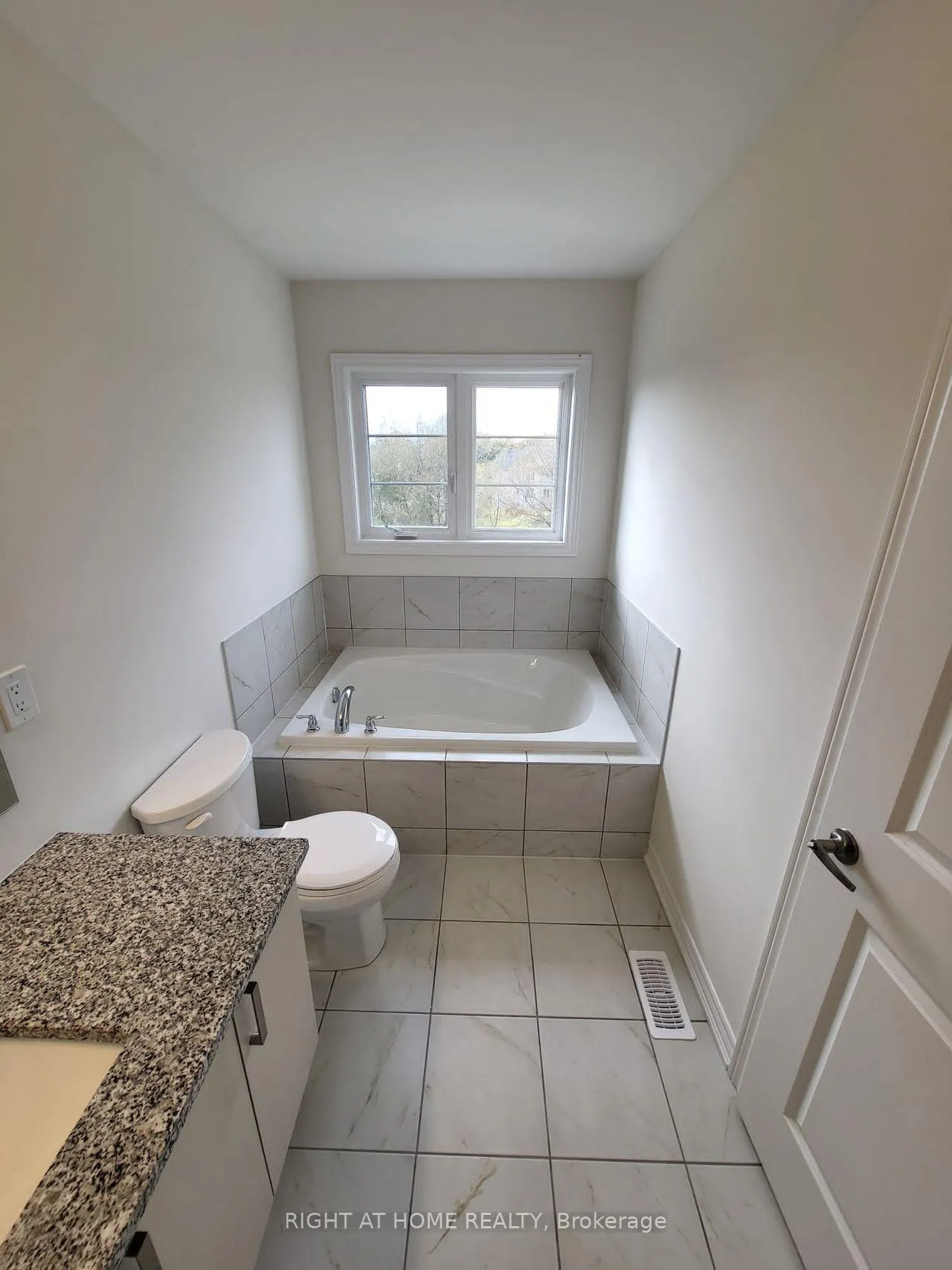 Photo 20 of 111 Bayardo Drive, Oshawa, Windfields — HOMEH