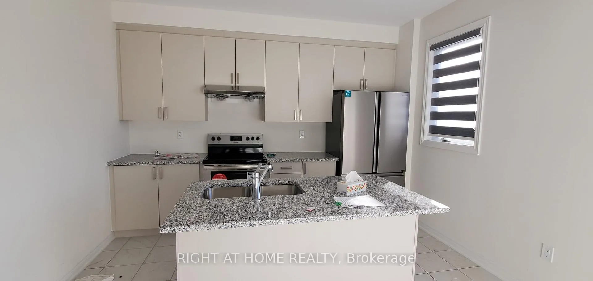Photo 8 of 111 Bayardo Drive, Oshawa, Windfields — HOMEH