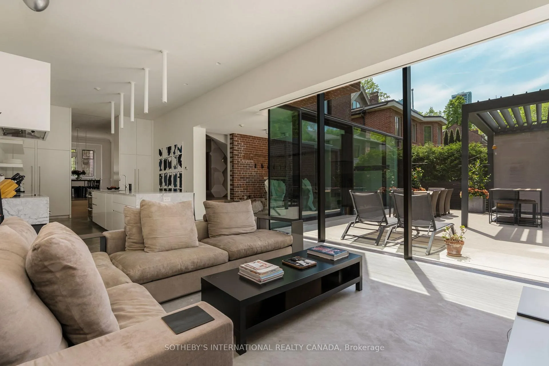 Photo 10 of 10 Mckenzie Avenue, Toronto, Rosedale-Moore Park — HOMEH