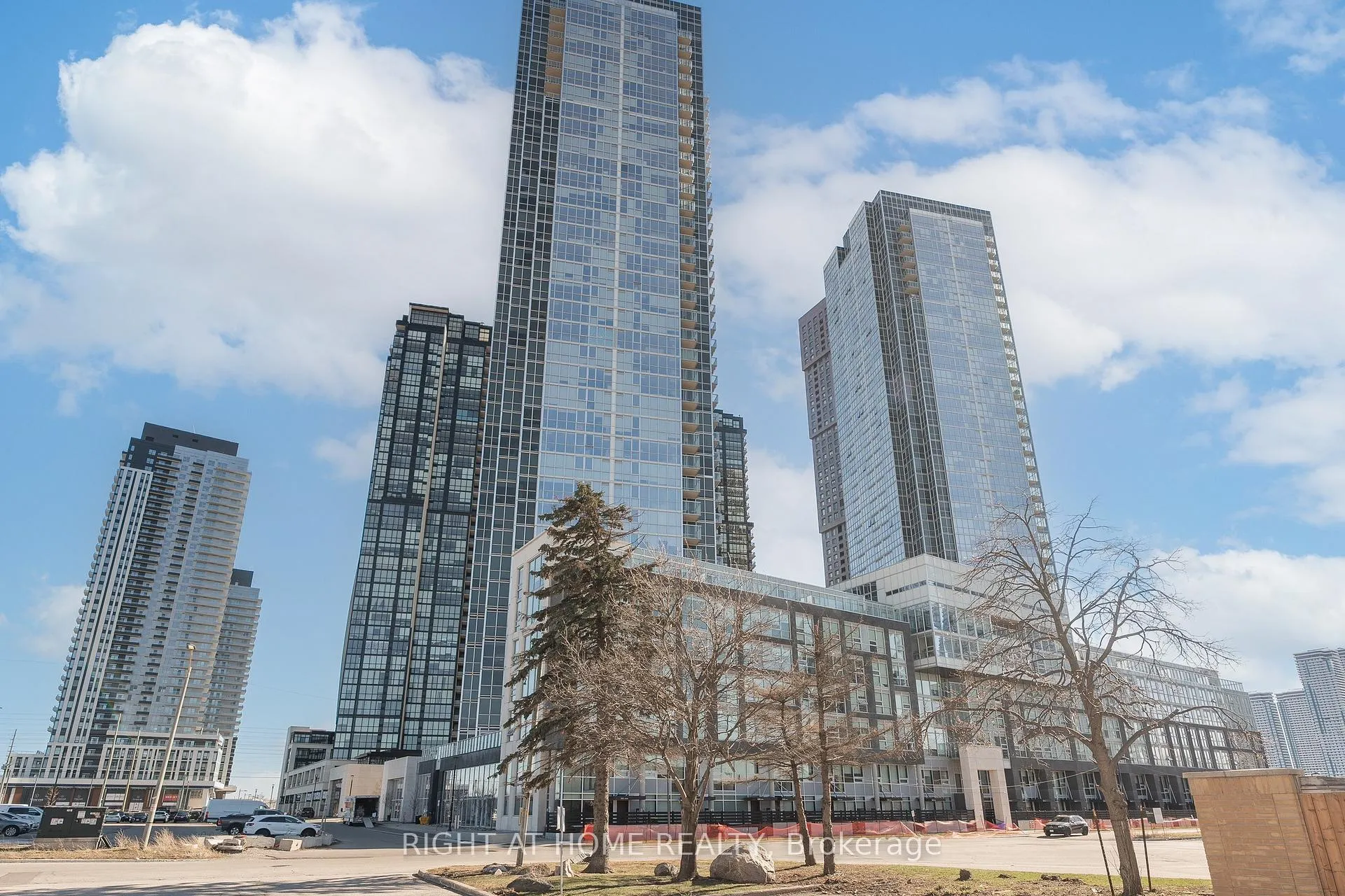 Photo 1 of Unit 109, 2908 Highway 7 Road, Vaughan, Concord — HOMEH