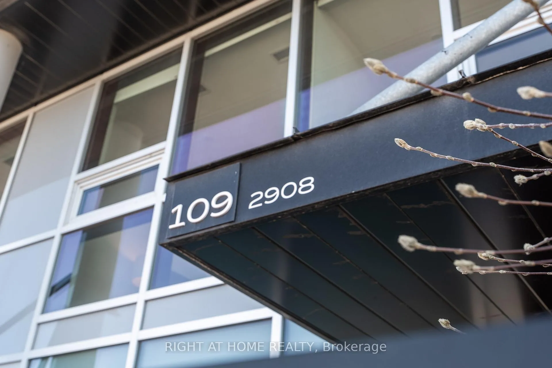 Photo 2 of Unit 109, 2908 Highway 7 Road, Vaughan, Concord — HOMEH