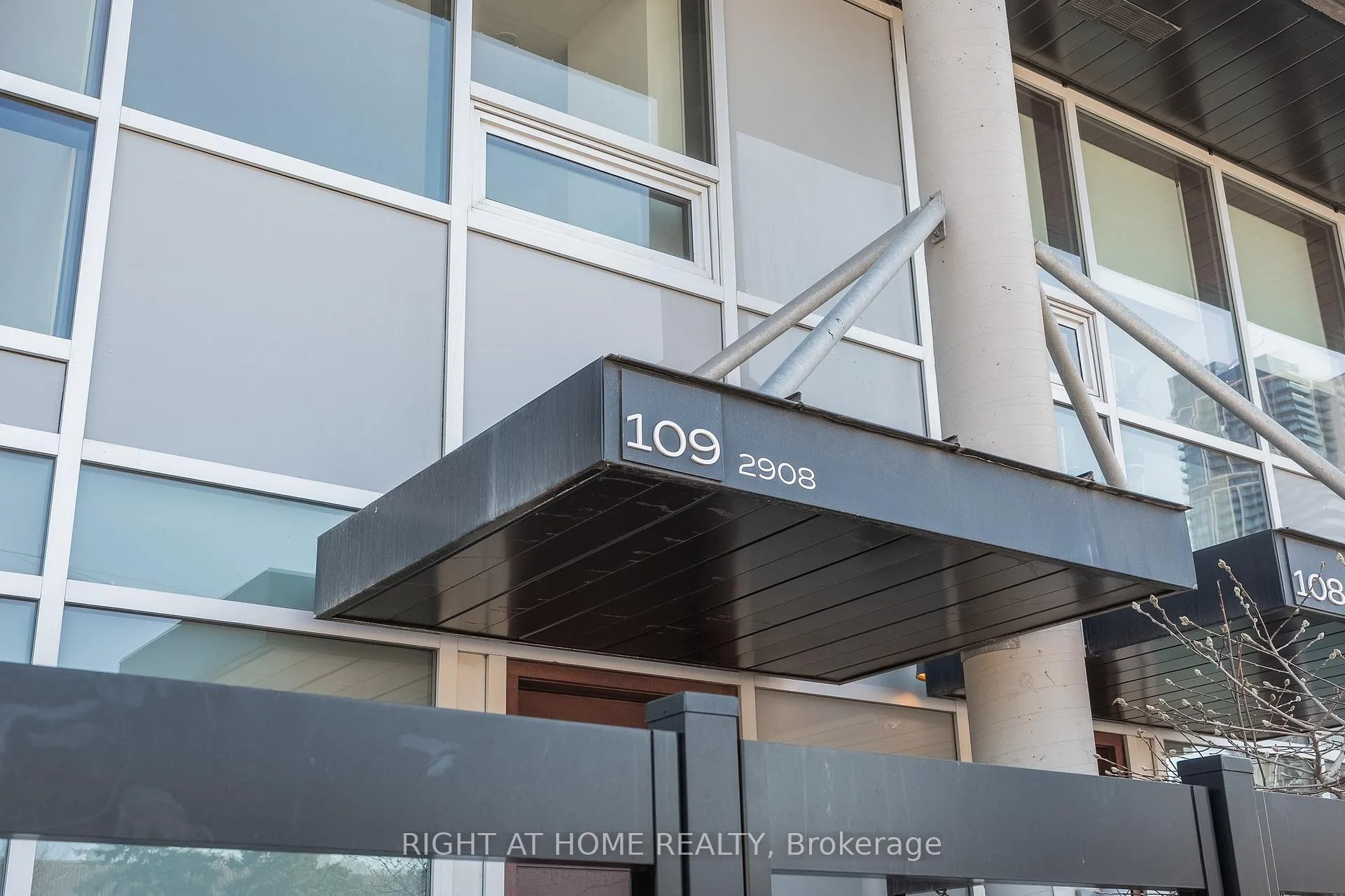 Photo 3 of Unit 109, 2908 Highway 7 Road, Vaughan, Concord — HOMEH