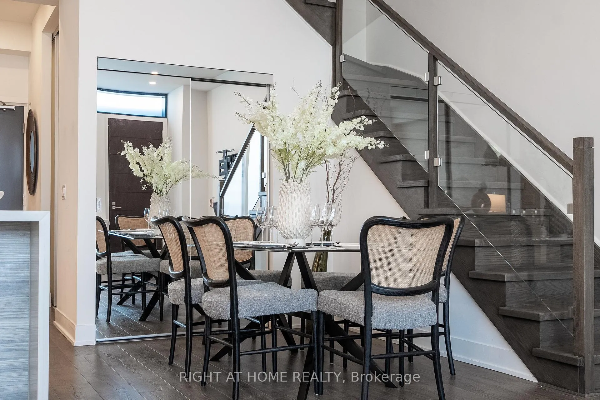 Photo 4 of Unit 109, 2908 Highway 7 Road, Vaughan, Concord — HOMEH