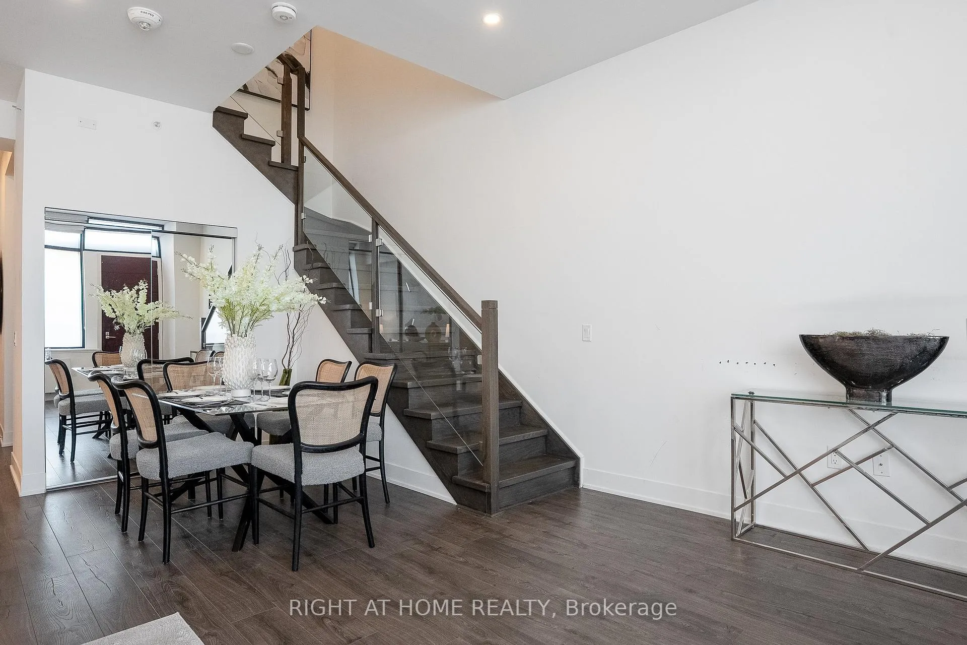 Photo 5 of Unit 109, 2908 Highway 7 Road, Vaughan, Concord — HOMEH