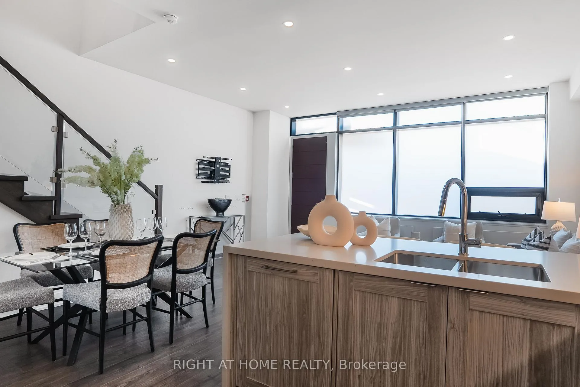 Photo 18 of Unit 109, 2908 Highway 7 Road, Vaughan, Concord — HOMEH