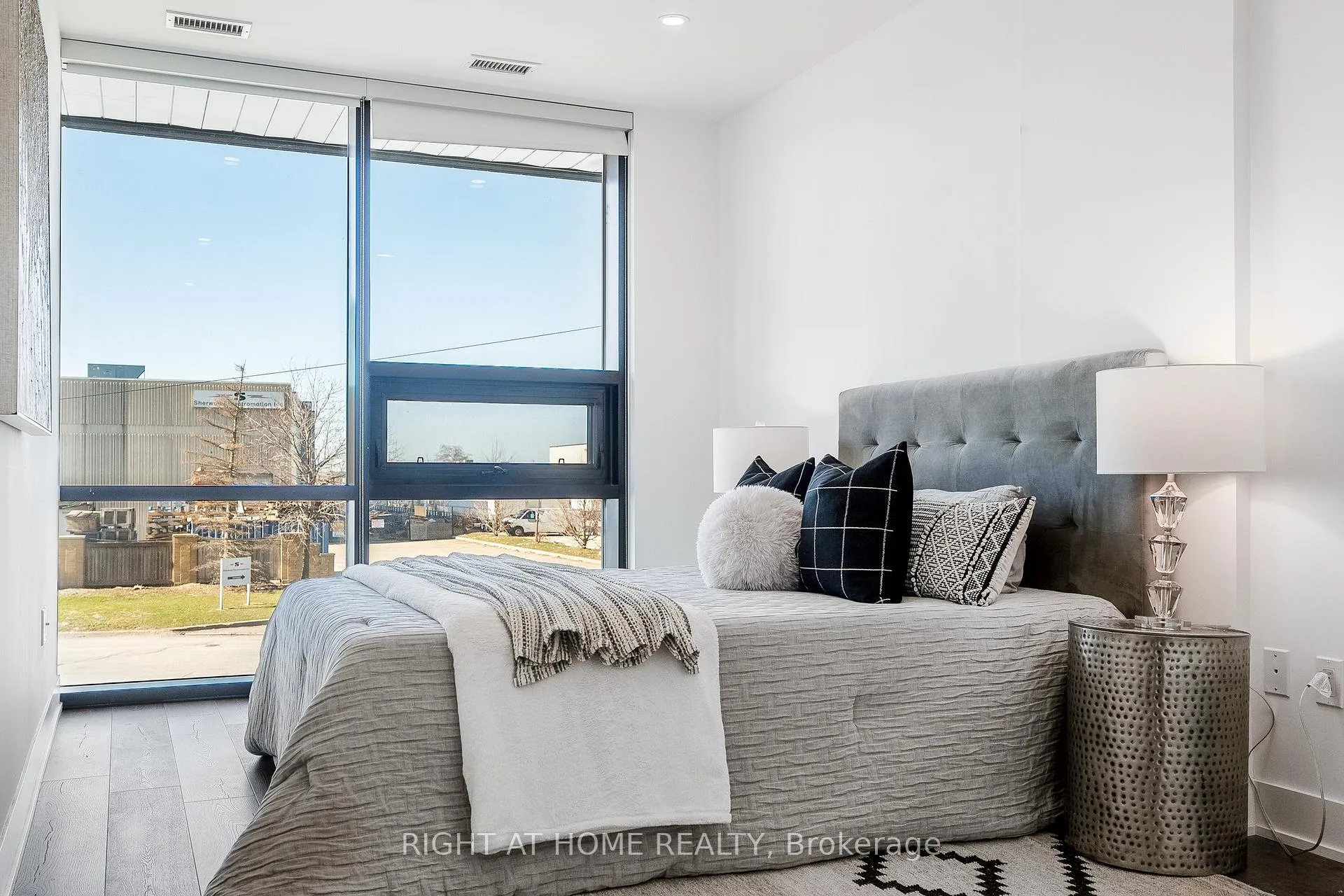 Photo 33 of Unit 109, 2908 Highway 7 Road, Vaughan, Concord — HOMEH