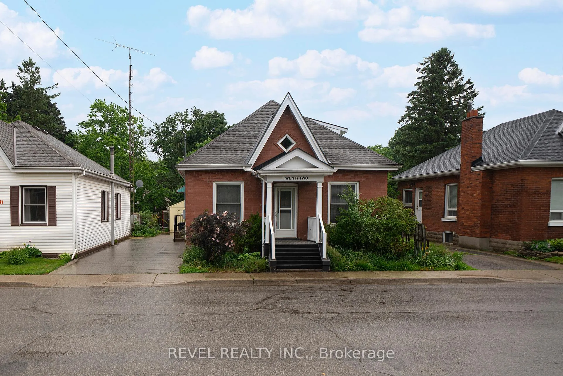 Photo 1 of 22 Lawrence Street, Brantford — HOMEH