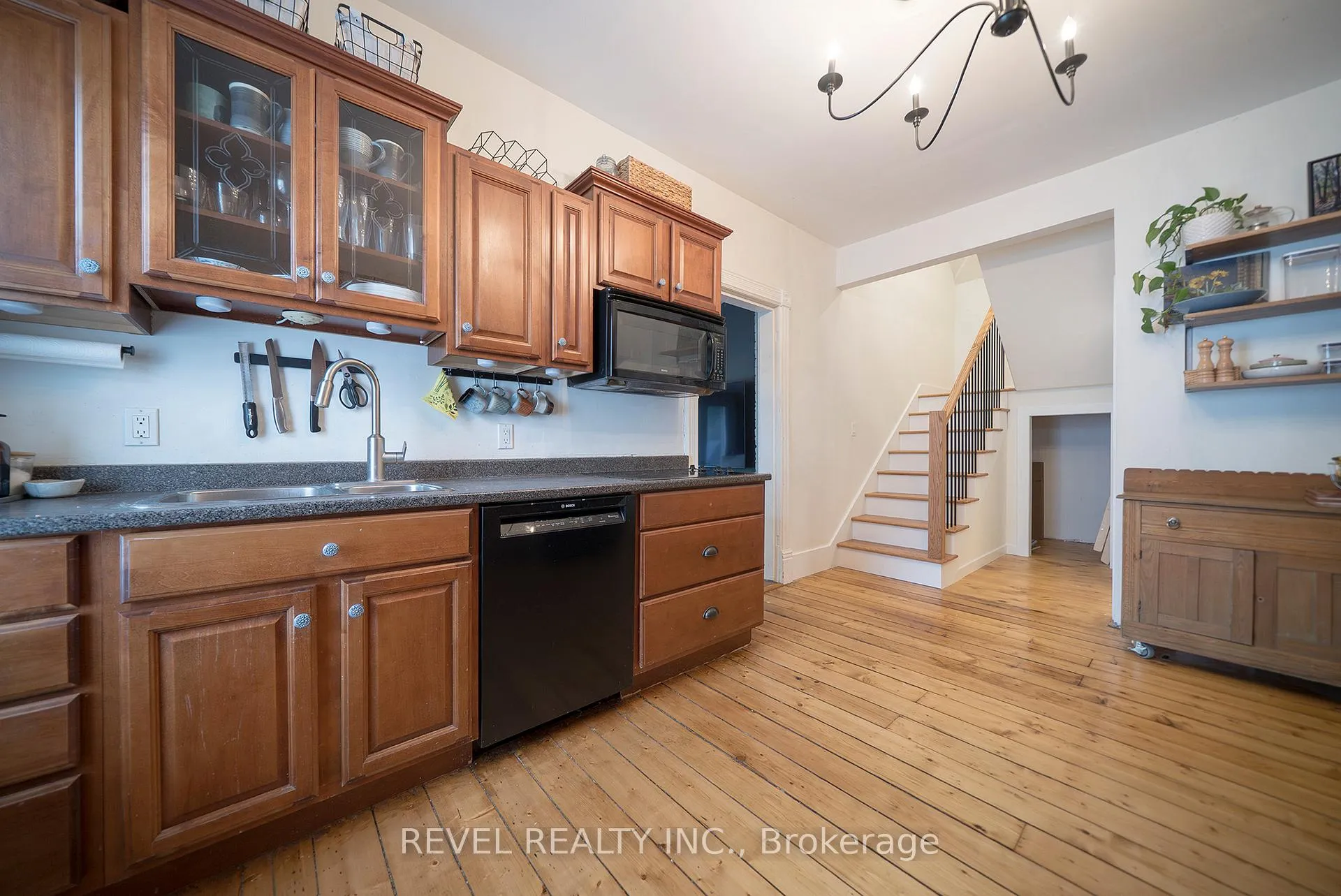 Photo 8 of 22 Lawrence Street, Brantford — HOMEH