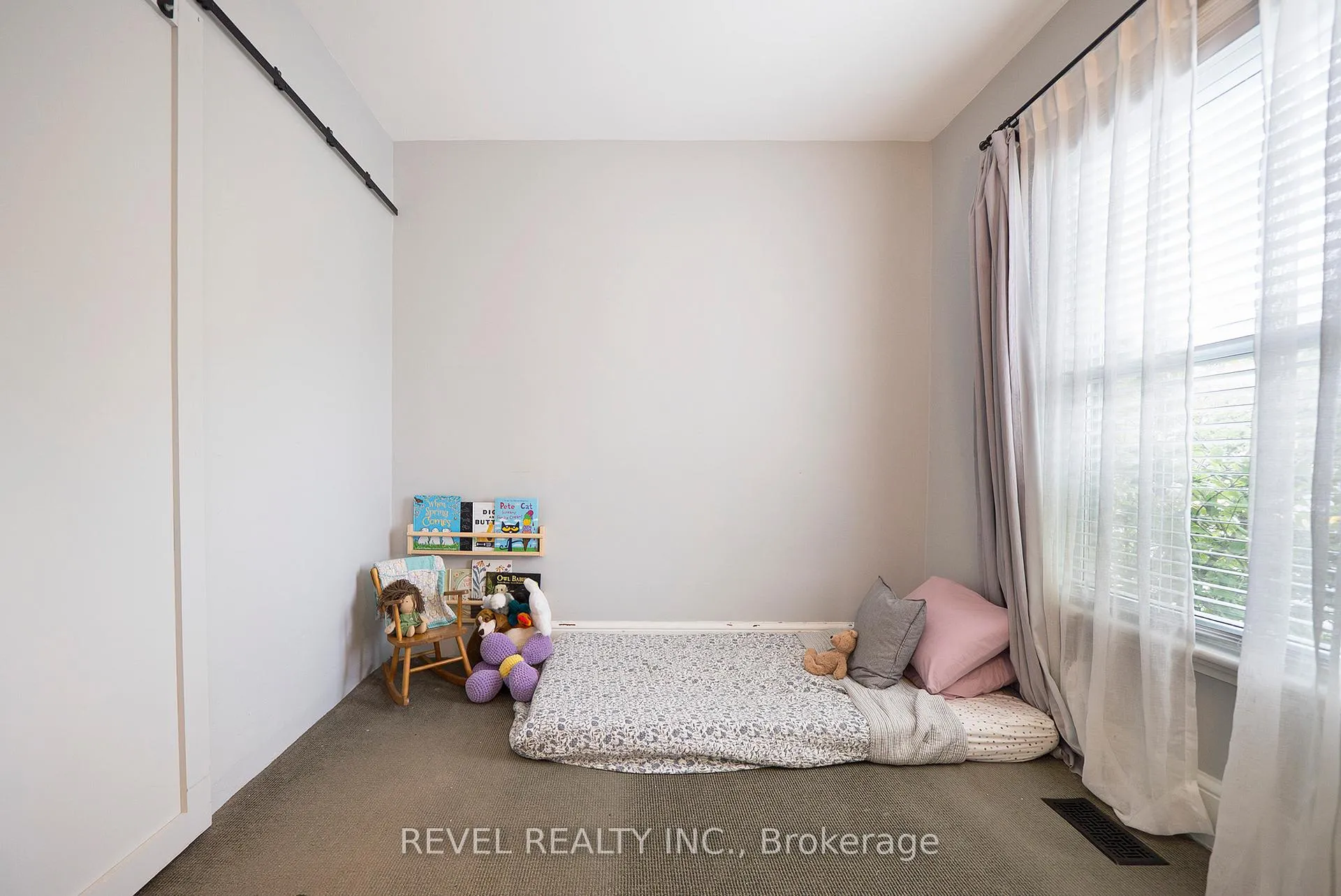Photo 11 of 22 Lawrence Street, Brantford — HOMEH