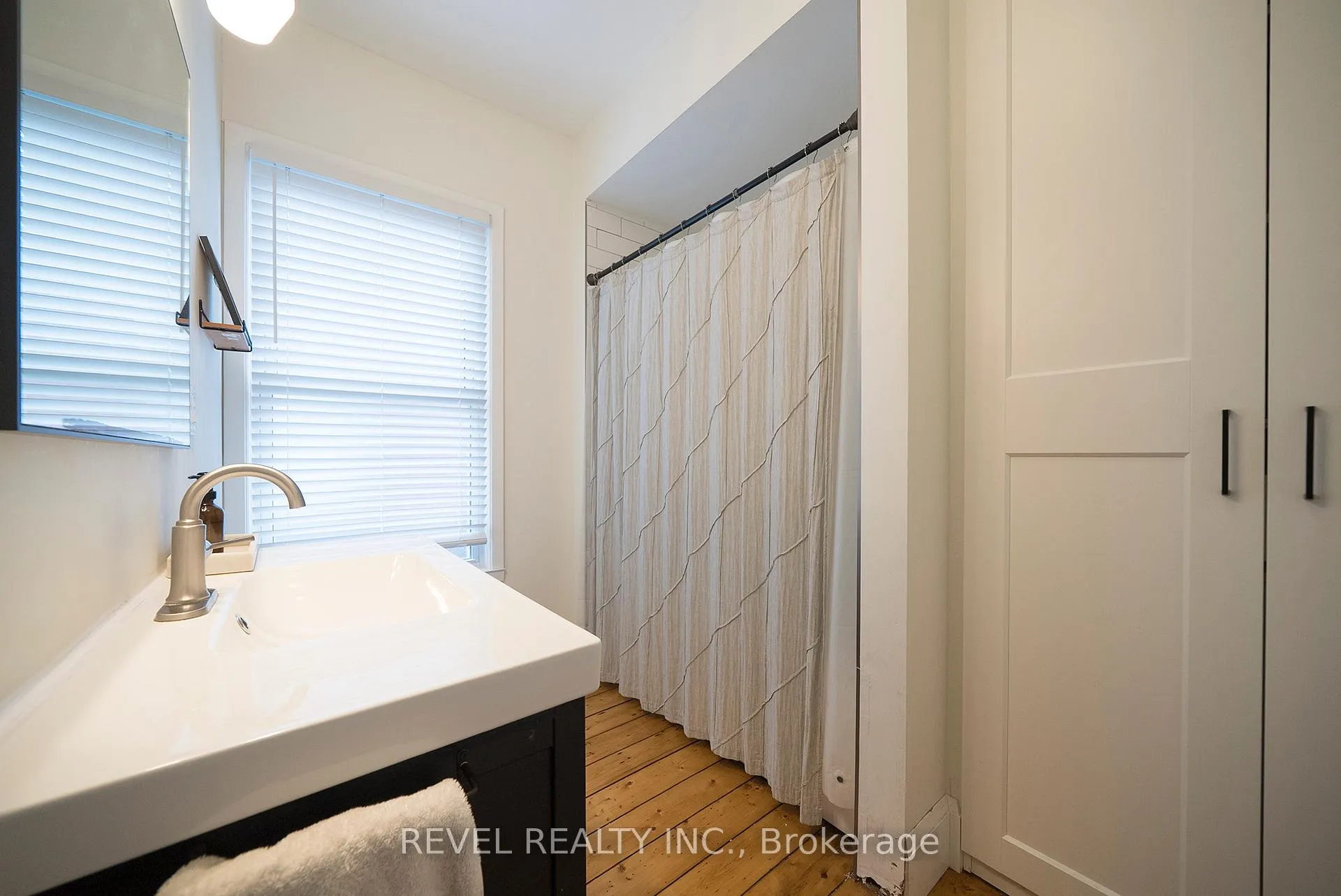 Photo 13 of 22 Lawrence Street, Brantford — HOMEH