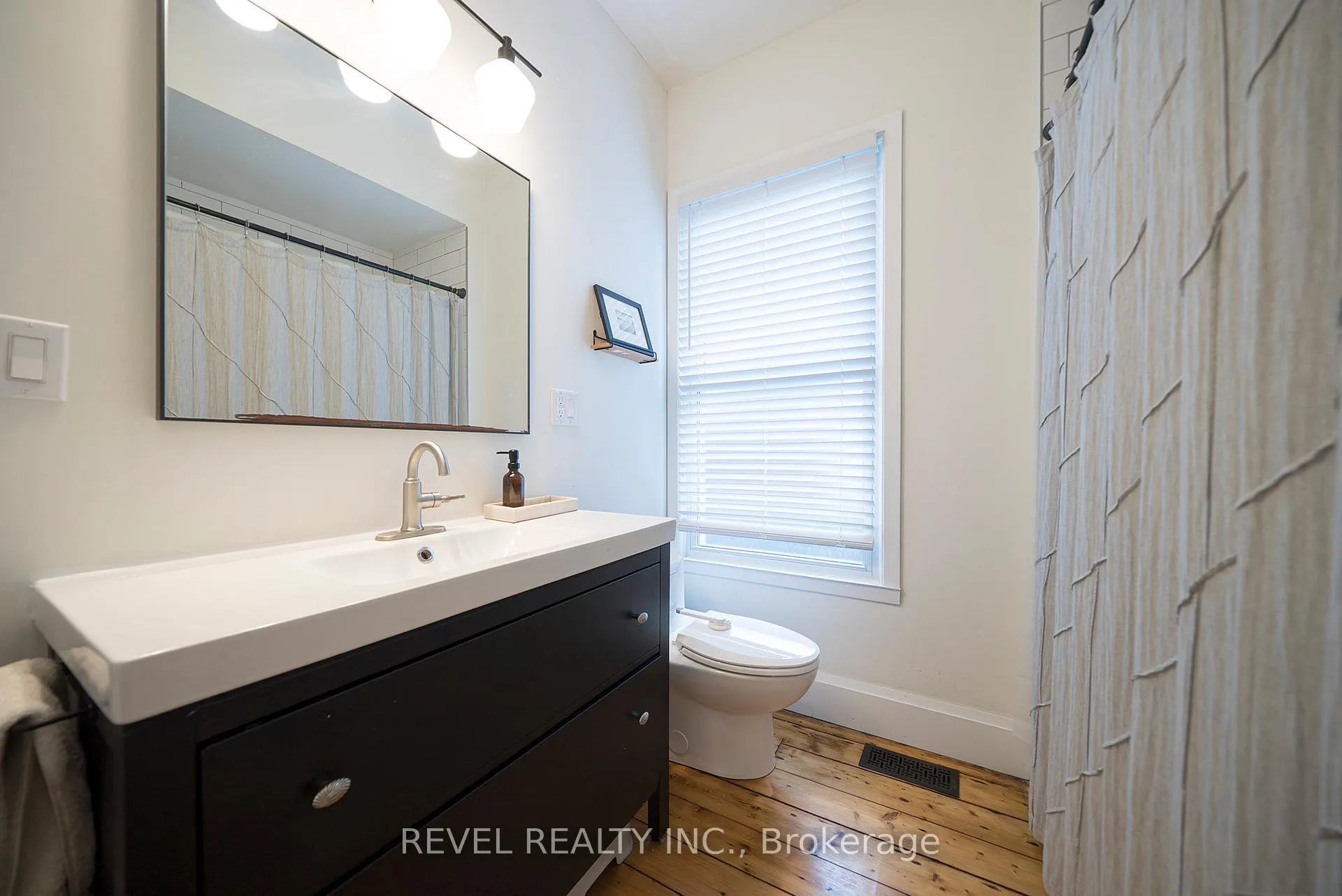 Photo 14 of 22 Lawrence Street, Brantford — HOMEH