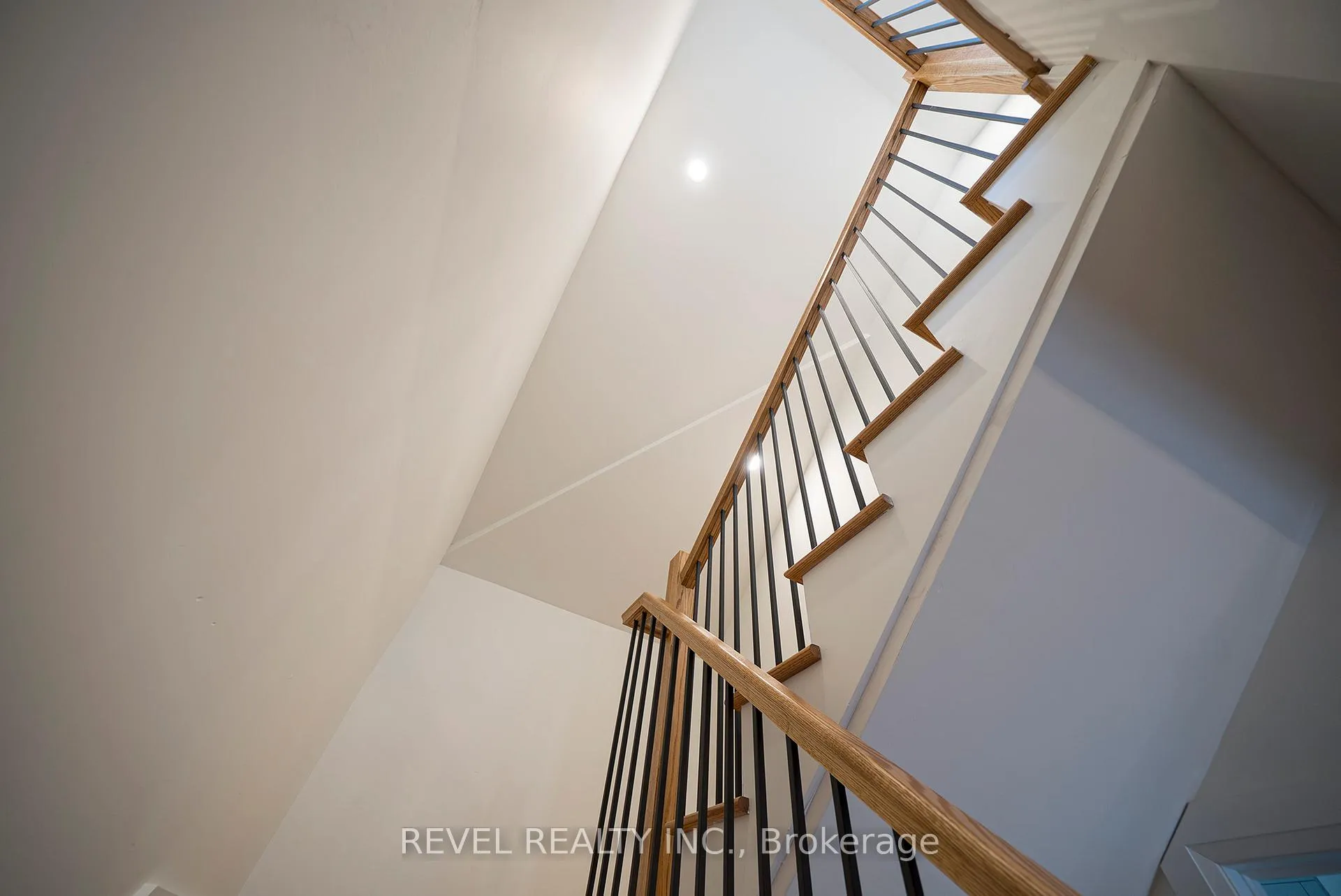Photo 16 of 22 Lawrence Street, Brantford — HOMEH