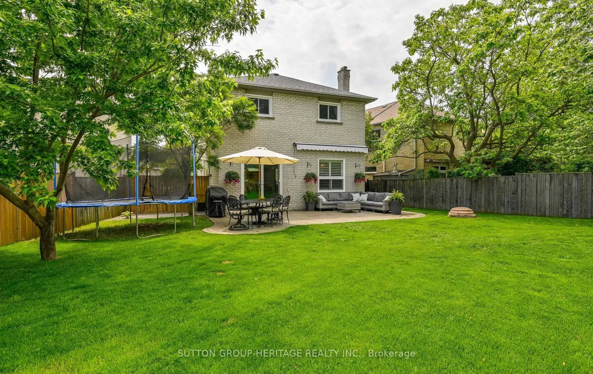 Photo 2 of 680 Eramosa Crescent, Pickering, Amberlea — HOMEH