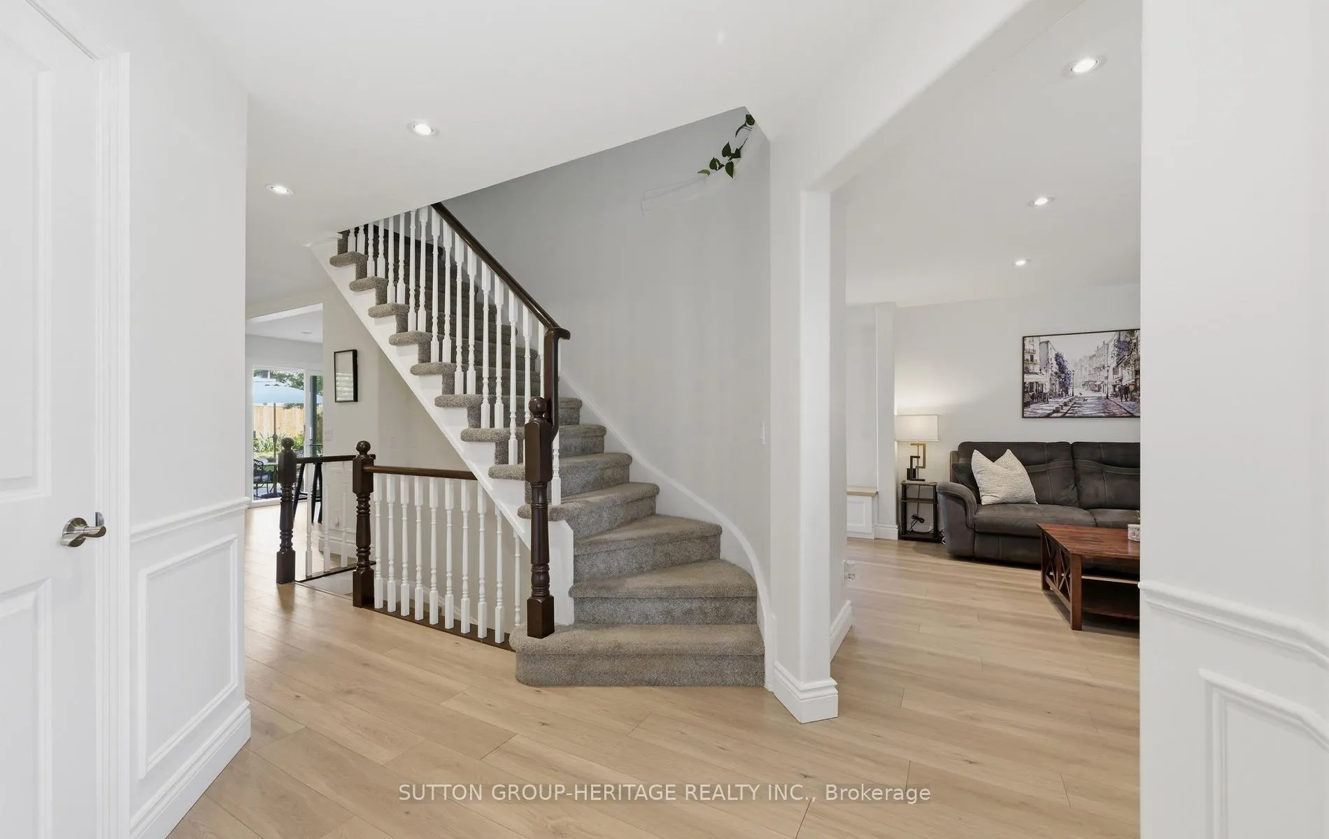 Photo 6 of 680 Eramosa Crescent, Pickering, Amberlea — HOMEH