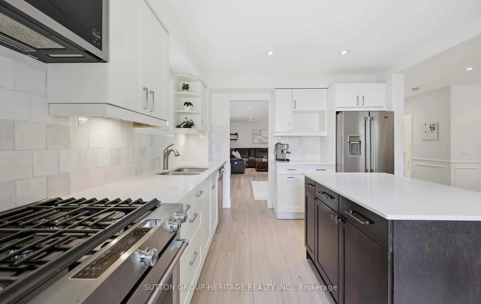 Photo 7 of 680 Eramosa Crescent, Pickering, Amberlea — HOMEH