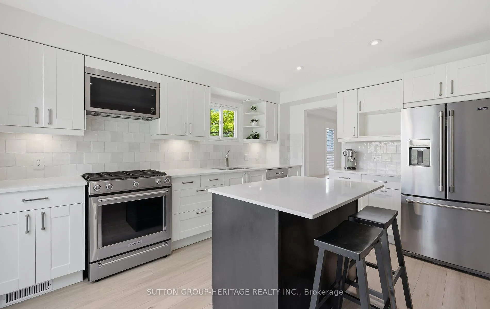 Photo 8 of 680 Eramosa Crescent, Pickering, Amberlea — HOMEH