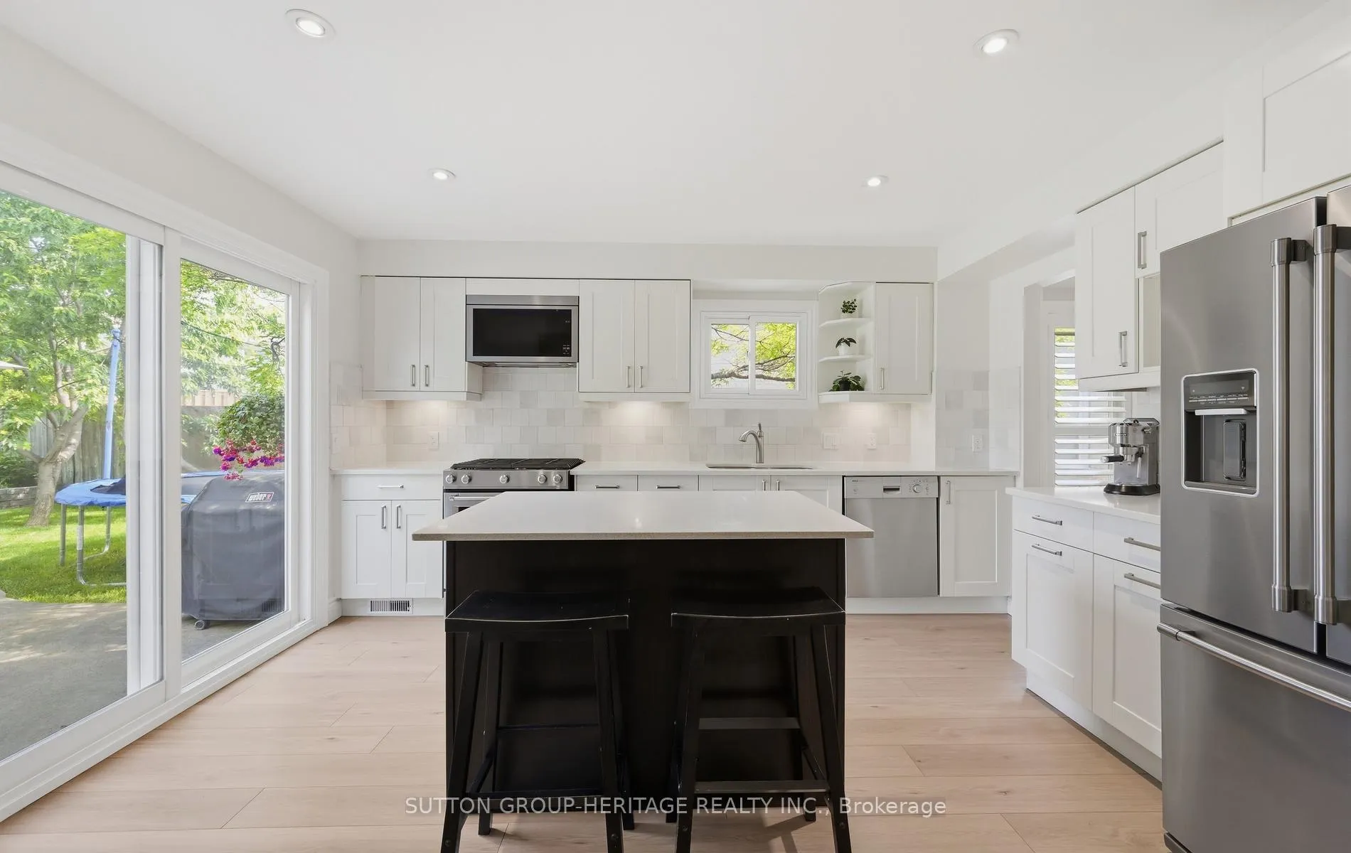 Photo 9 of 680 Eramosa Crescent, Pickering, Amberlea — HOMEH