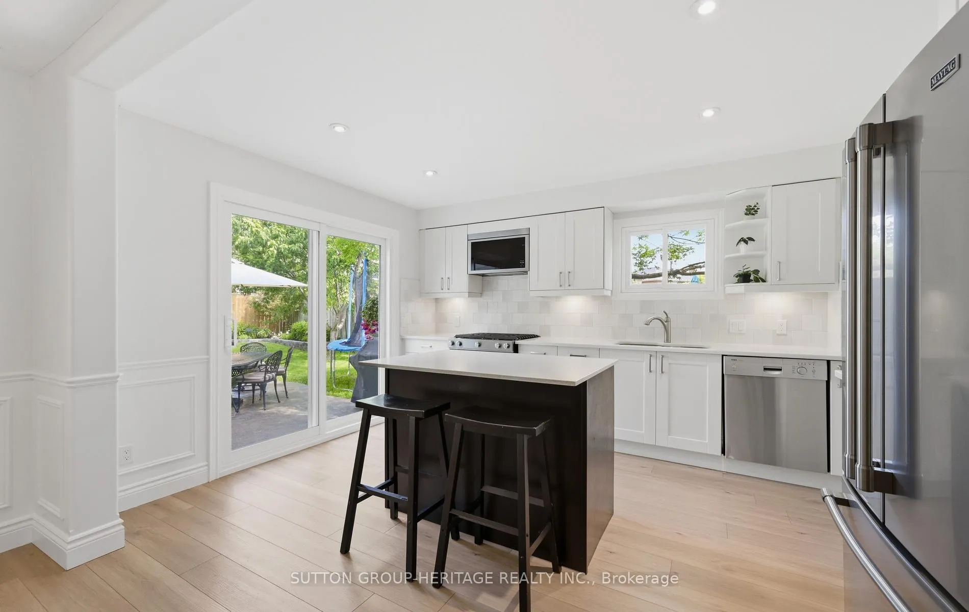Photo 10 of 680 Eramosa Crescent, Pickering, Amberlea — HOMEH